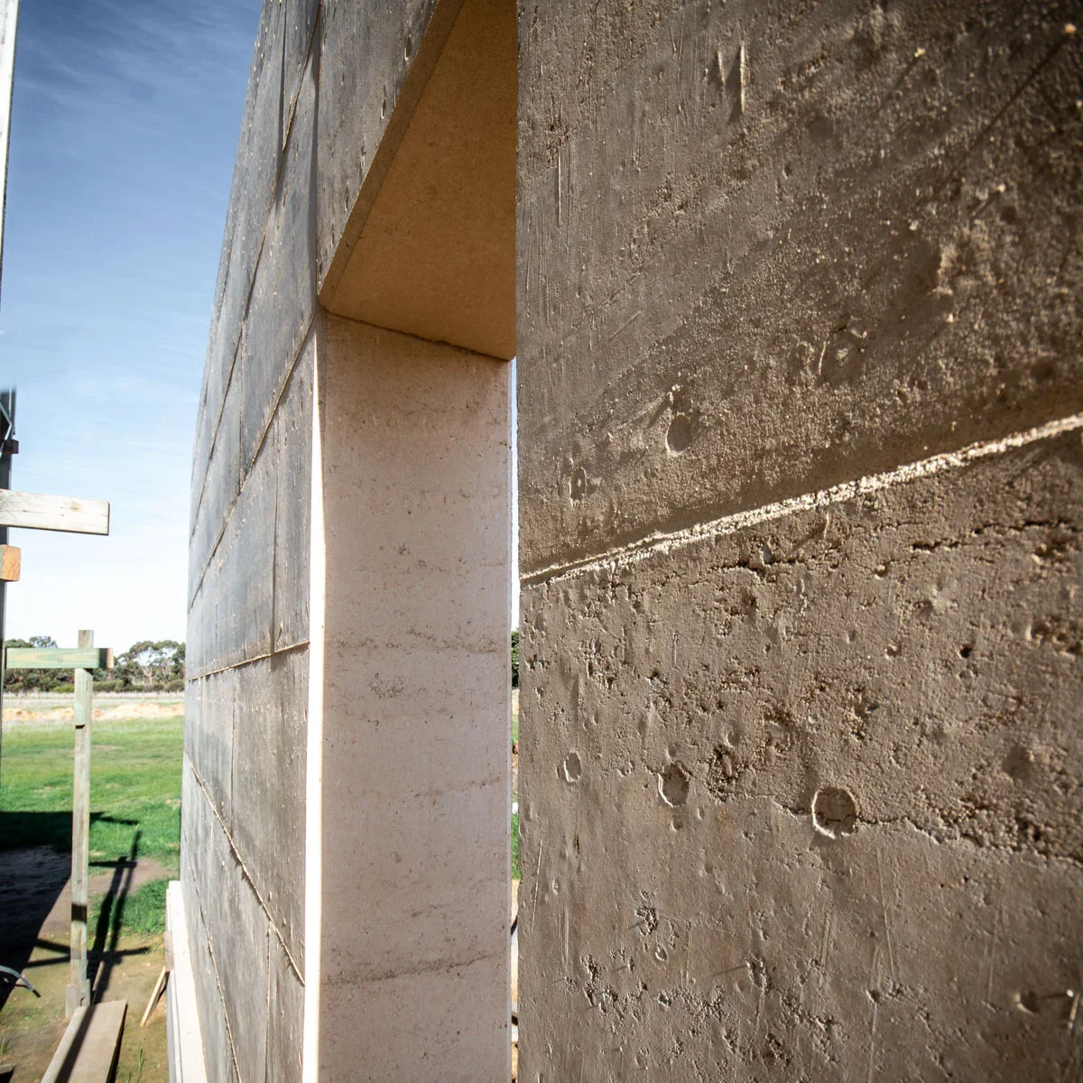 freshwater-rammed-earth-house-1.webp