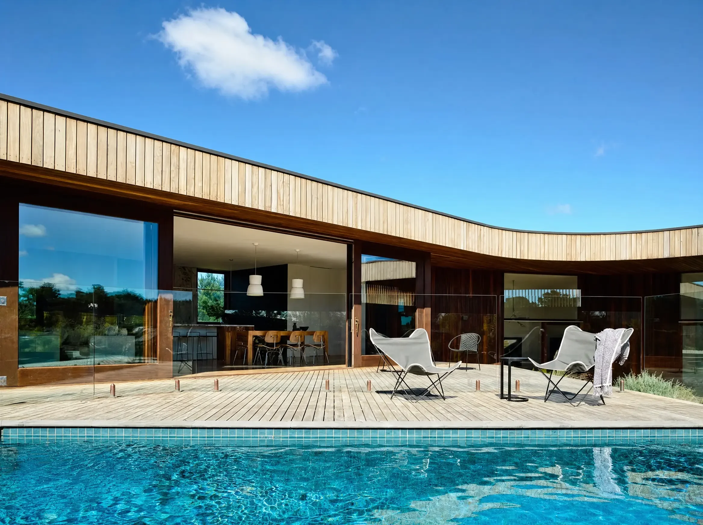 beach-courtyard-house.webp