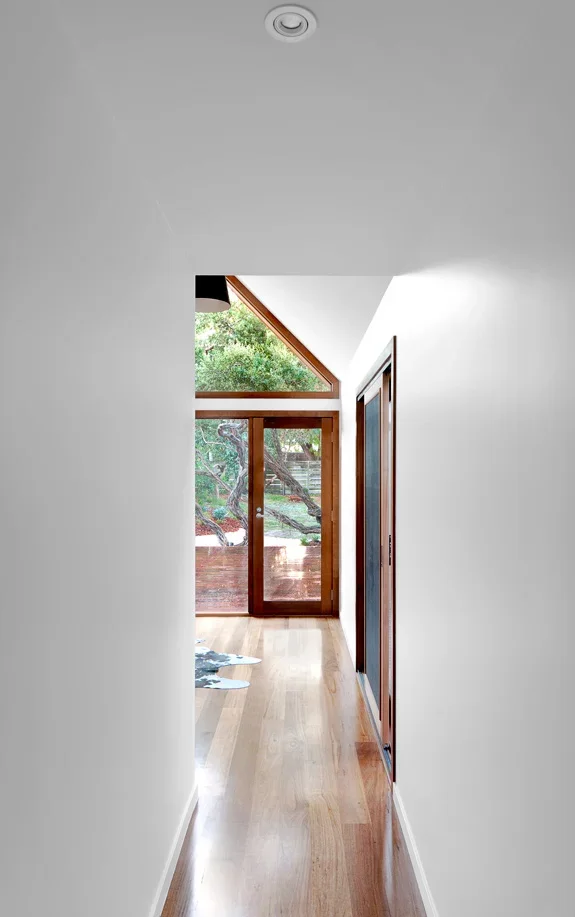 barwon-heads-house-hallway.webp