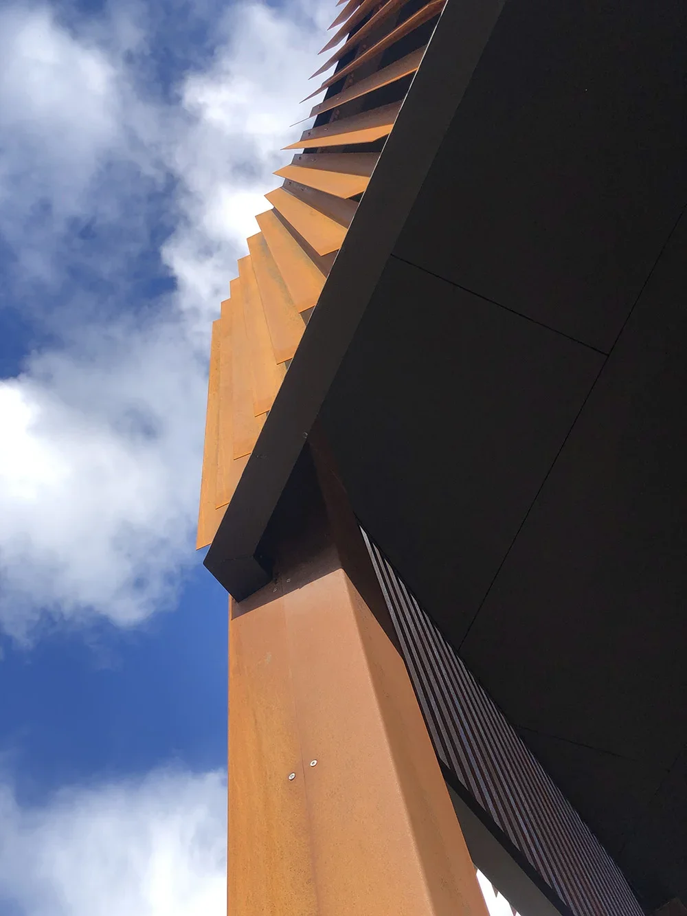 freshwater-rammed-earth-house-detail.webp