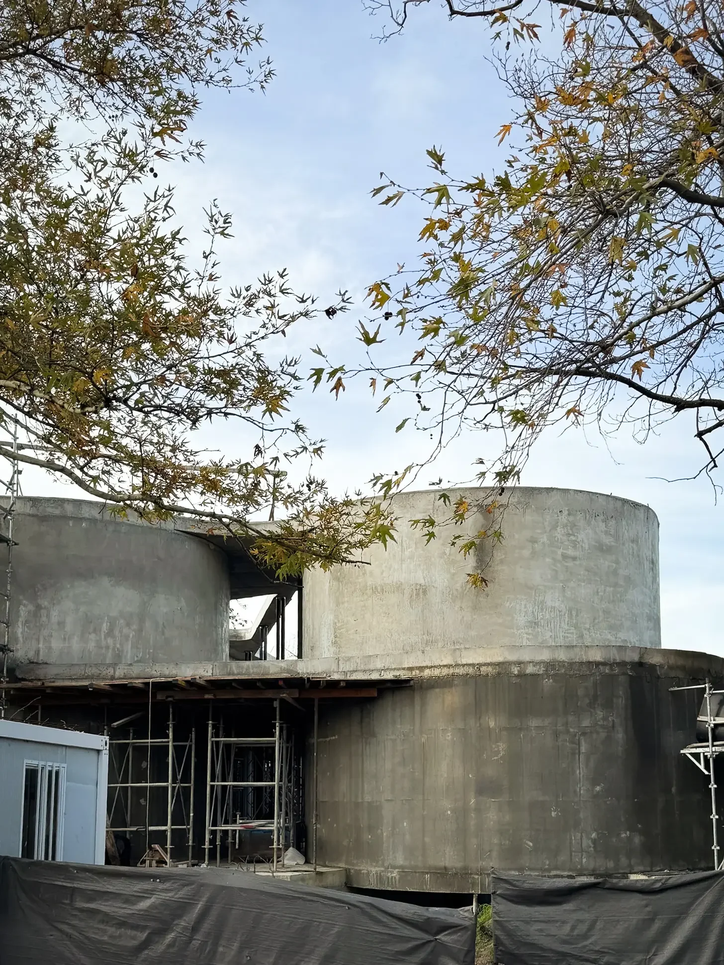 Curve-travertine-house-2.webp