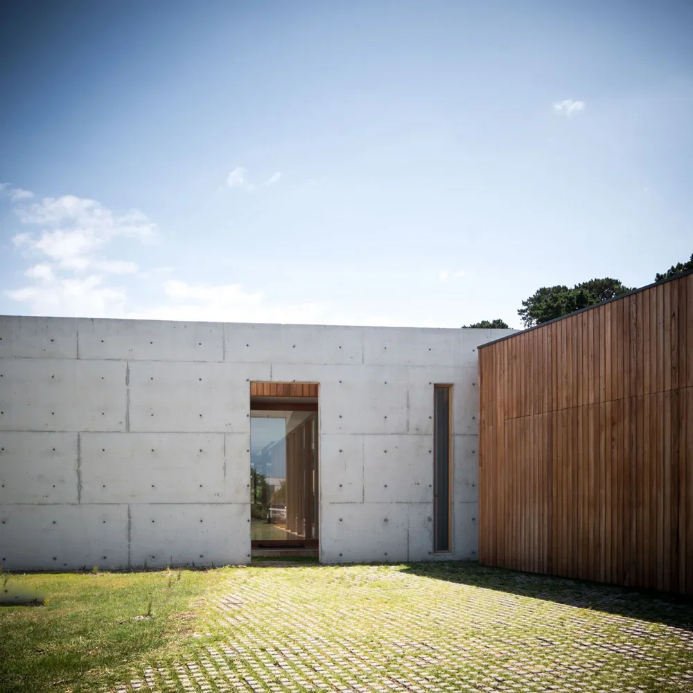 bank-concrete-house-2.webp