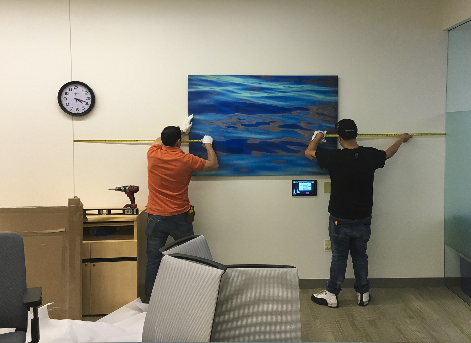 Bolivar and John installing one of 35 large face-mounted photographs by Stephen Gorman in a permanent exhibit at The Dartmouth Institute, Geisel School of Medicine, Dartmouth-Hitchcock Medical Center, Lebanon, New Hampshire (click to enlarge).