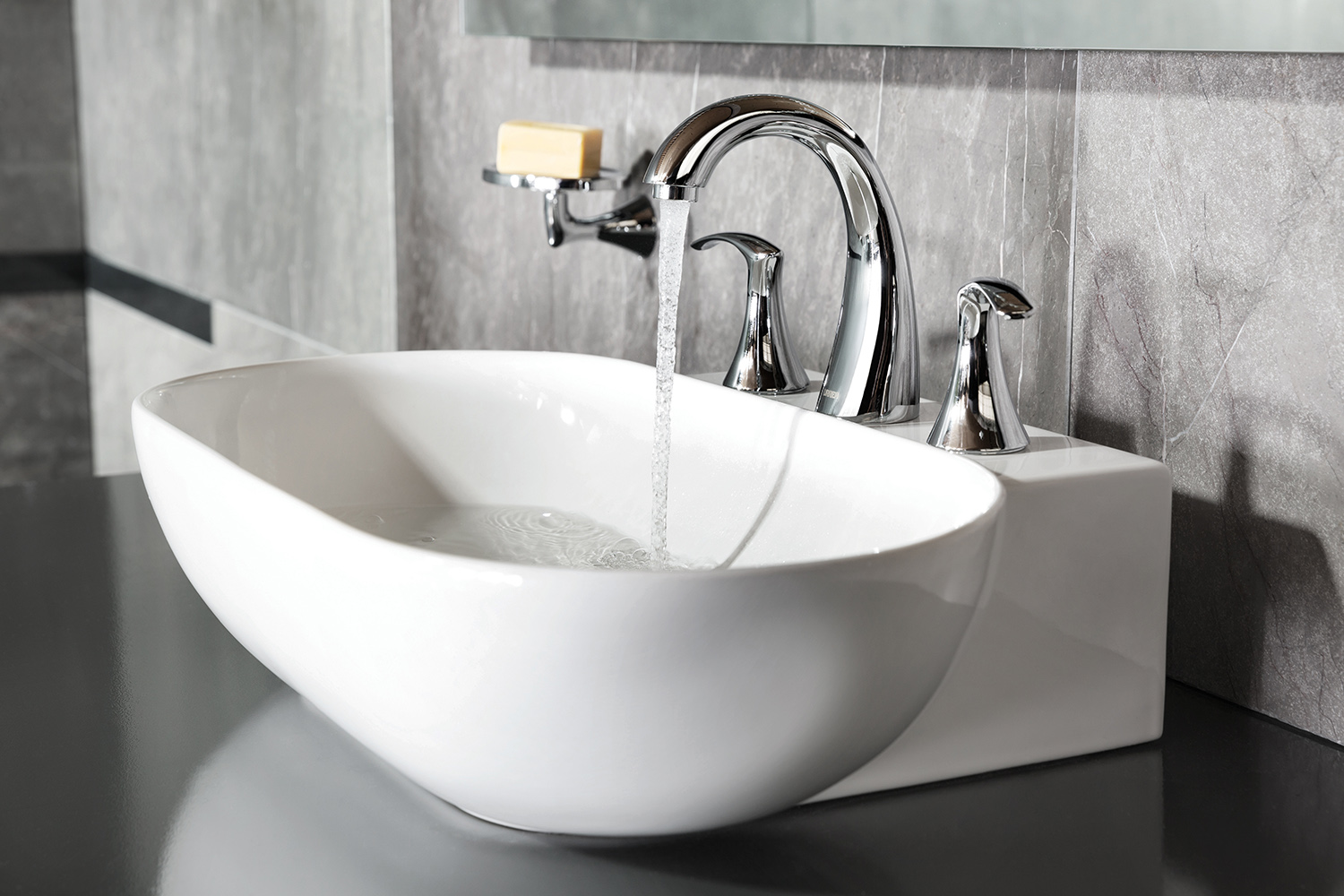 Mezcladora de taladros separados para lavabo YAZ® — Cortesía de URREA