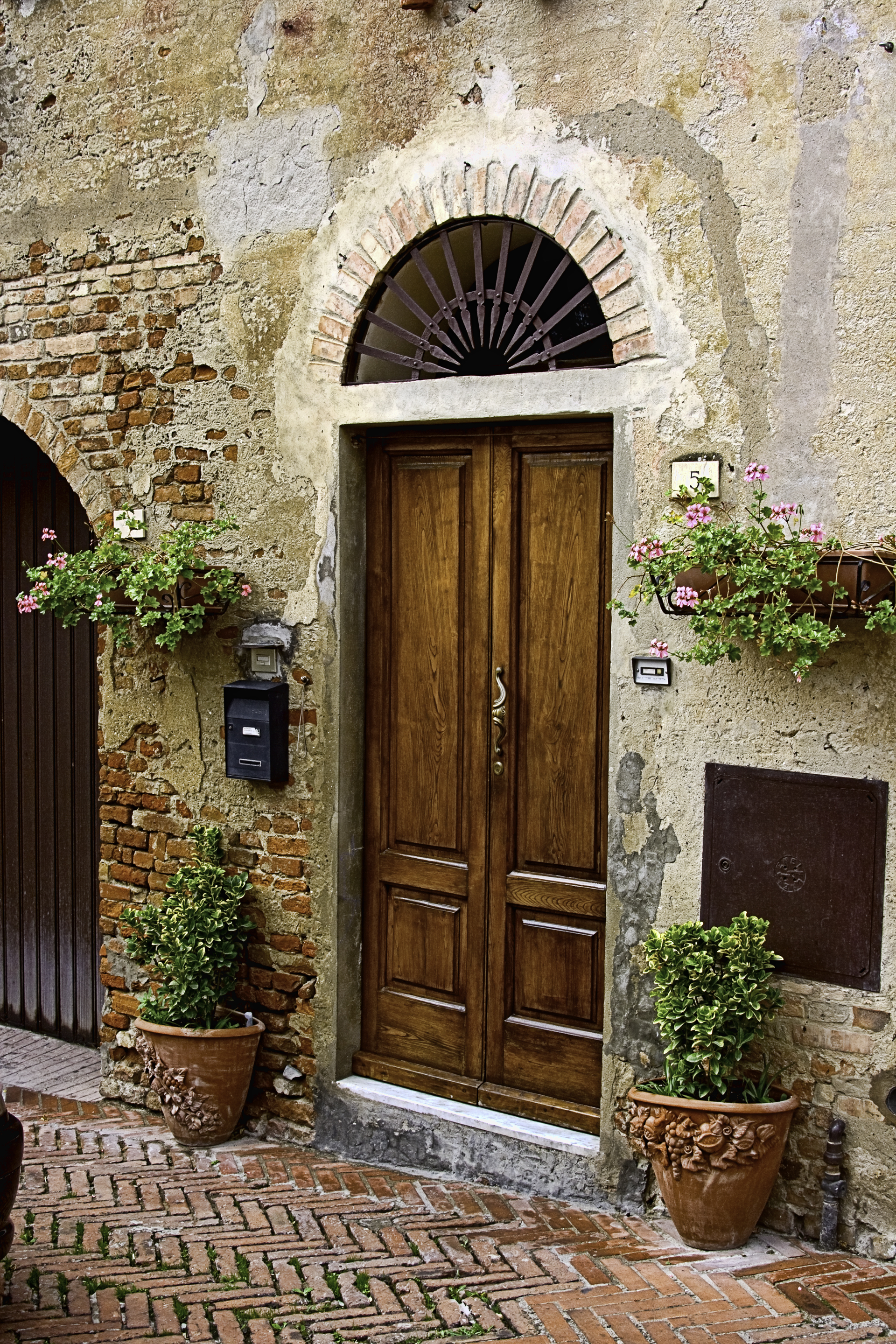 Doorway in Tuscany 8 x 12.jpg