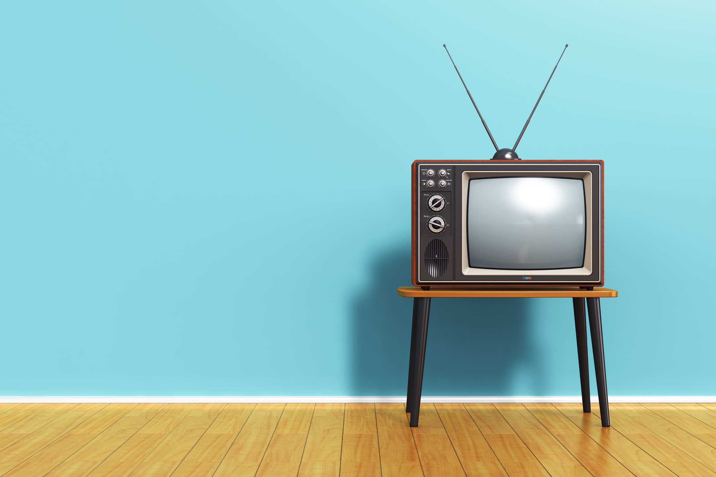 Взять в кредит телевизор. Советский телевизор хромакей. Телевизор с антенной. Старый телевизор с антенной. Телевизор на ножках.