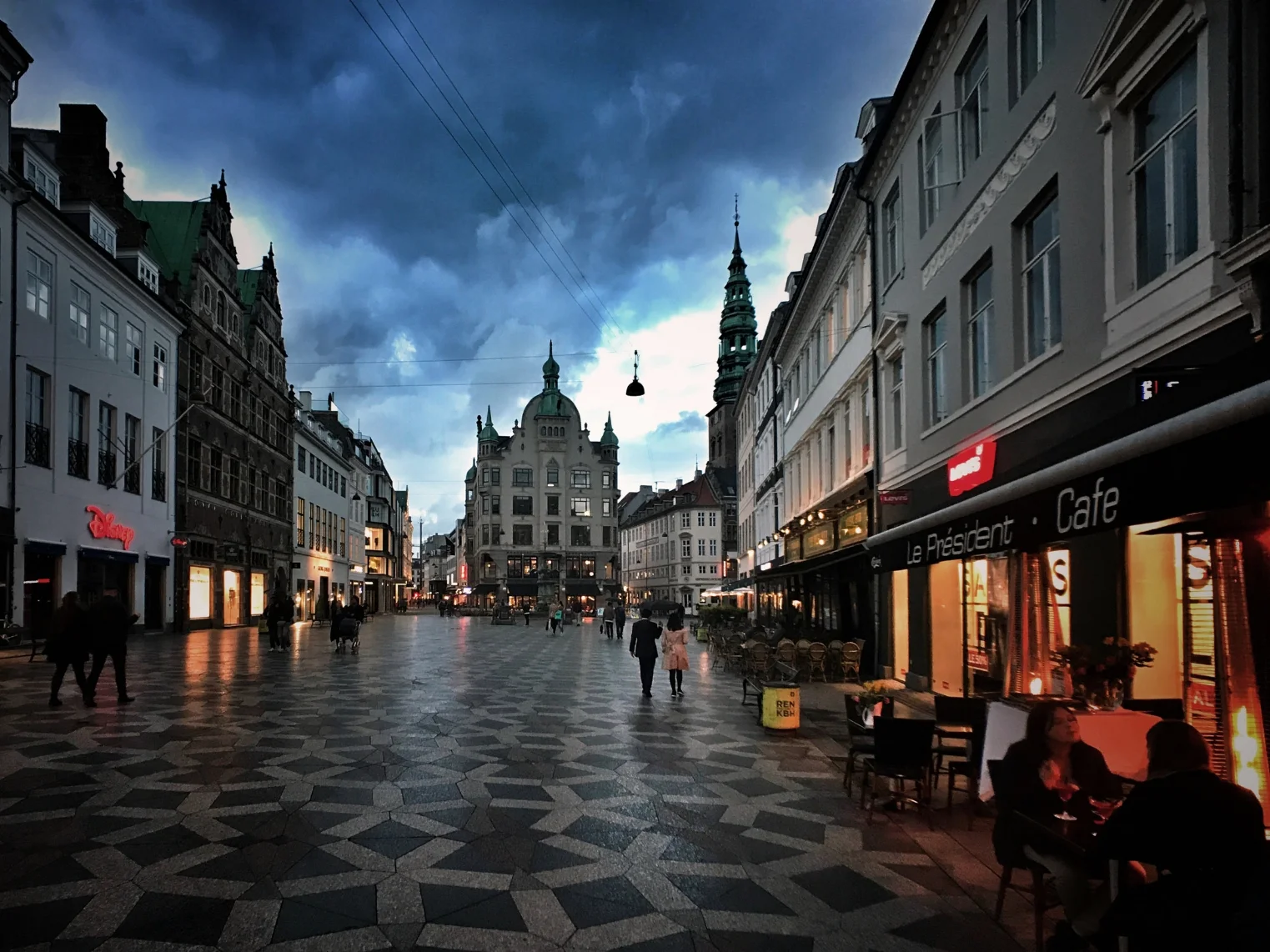 Outside Le President Bistro near Amagertorv in the heart of Copenhagen. This photo was taken at 10:30pm!