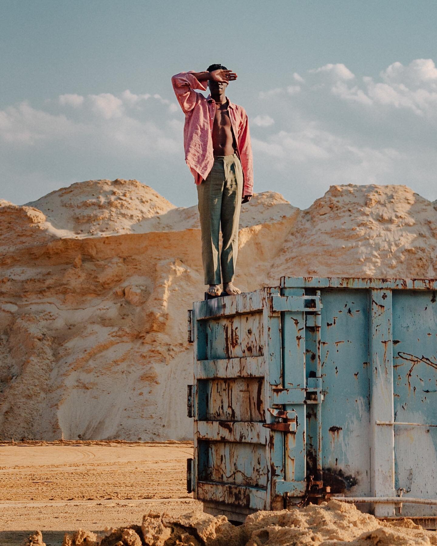 ////// cease to hope and you will cease to fear &mdash;seneca 

this was my first creative shoot for myself in over a year+. A special thanks to Kassoum for being the perfect muse for this location 🏜 

in foto: @kassoumdiakite
