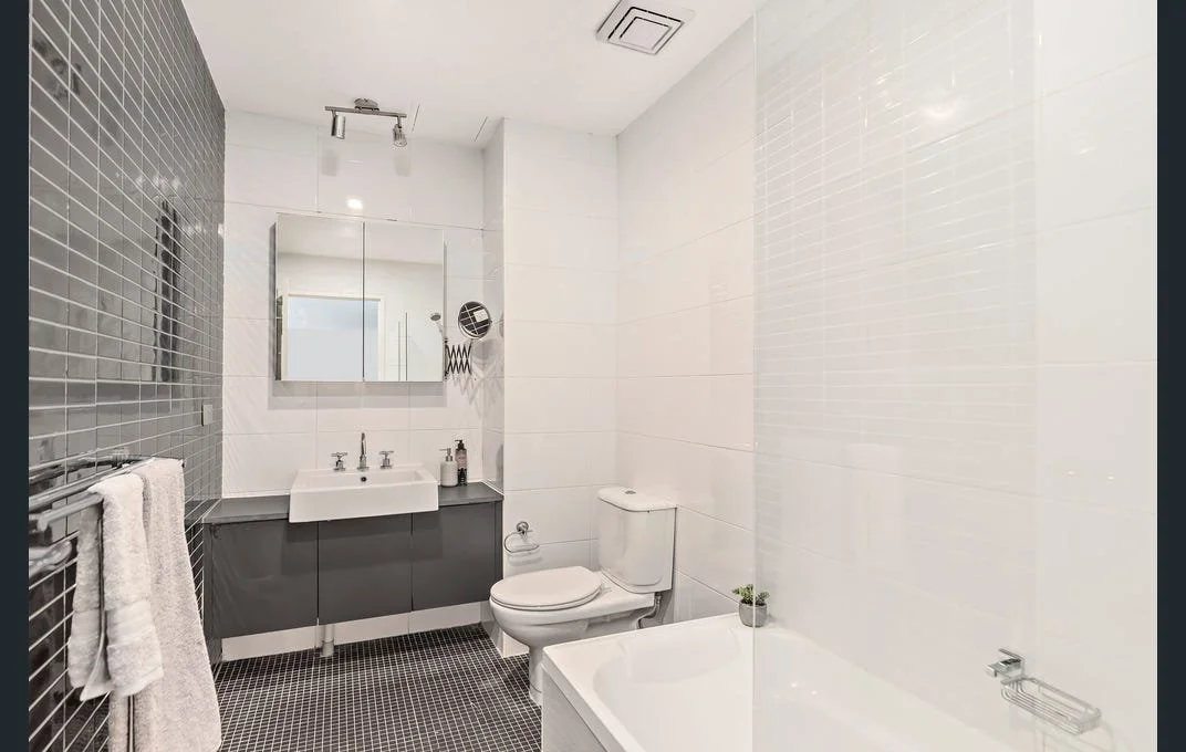 BATHROOM.jpeg