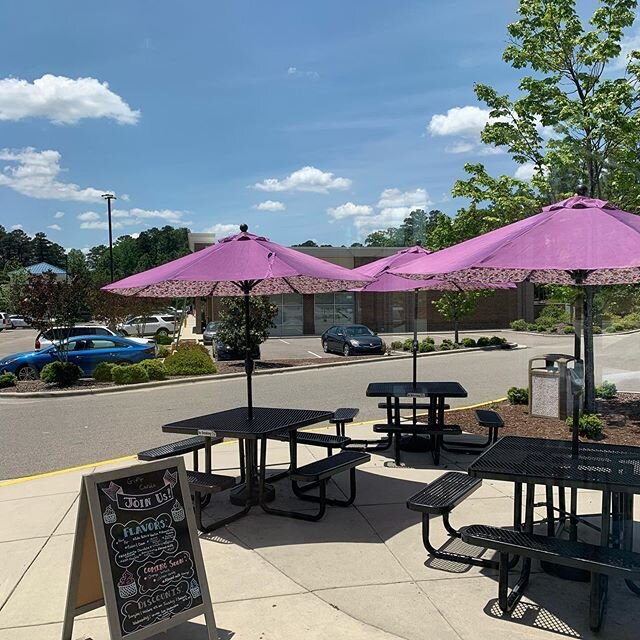 It&rsquo;s a great day for some froyo! Come enjoy some delicious froyo outside under the umbrellas!! # southern pines 
# support small businesses