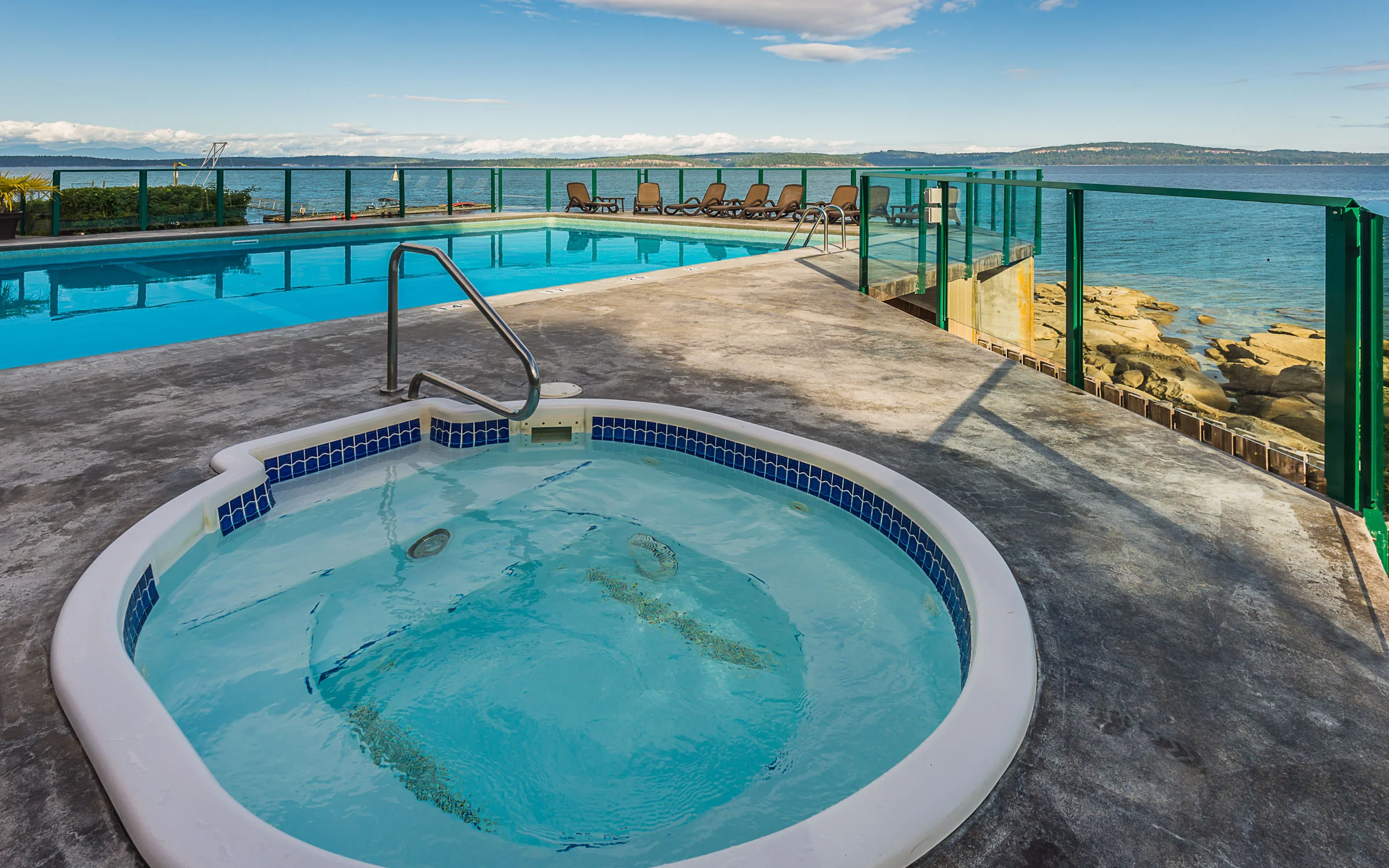 inn of the sea hot tub.jpg