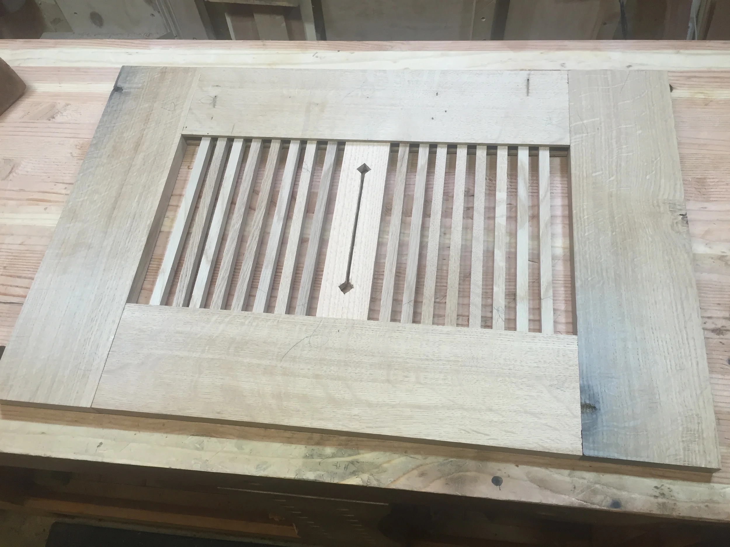 Test build of the "spindles" sides, with a decorative cutout slat in the middle, which I later ditched.