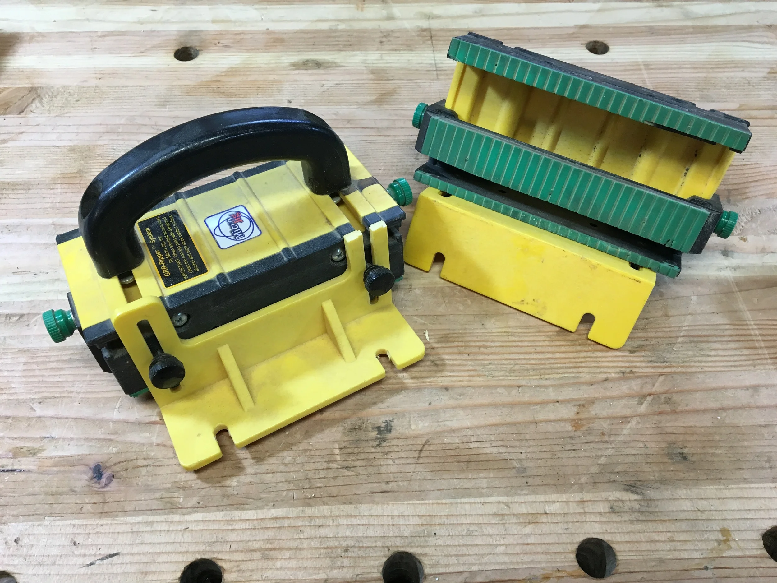 adjustable L foot, and center support