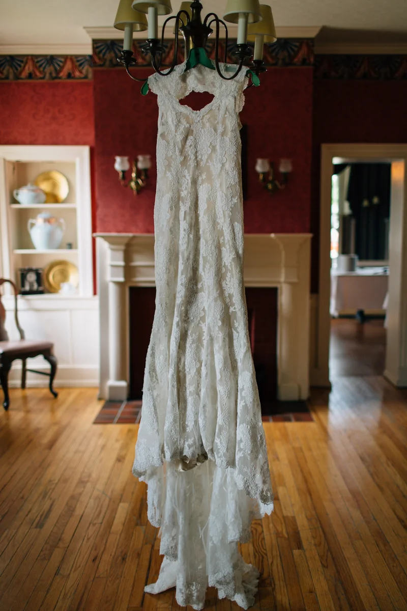 chip and melissa snowhill country club wedding-4.jpg