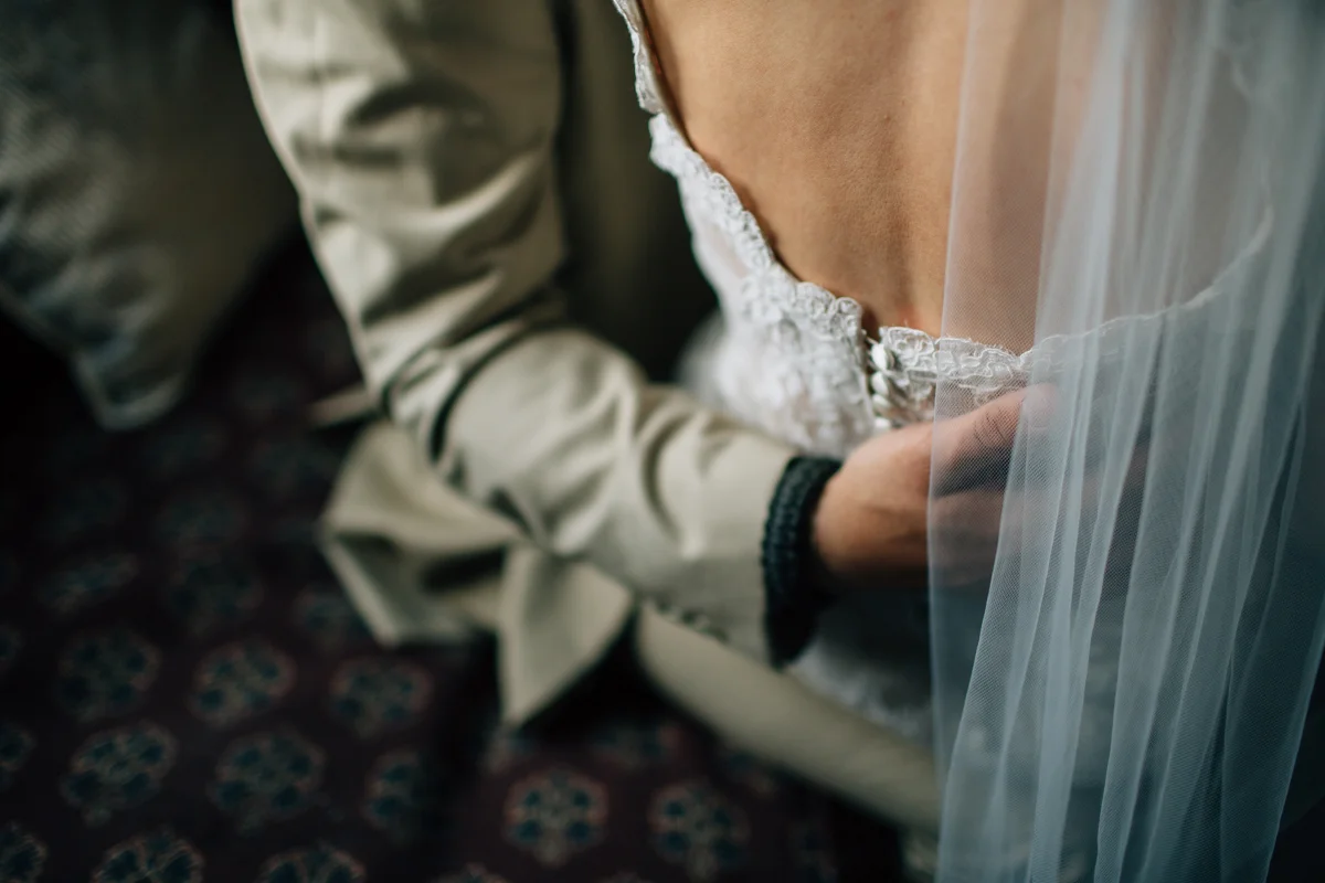 chip and melissa snowhill country club wedding-30.jpg
