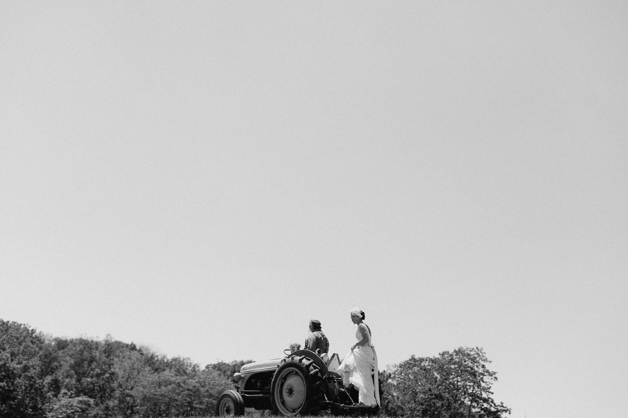 cedric and mariah family farm wedding ohio-24.jpg