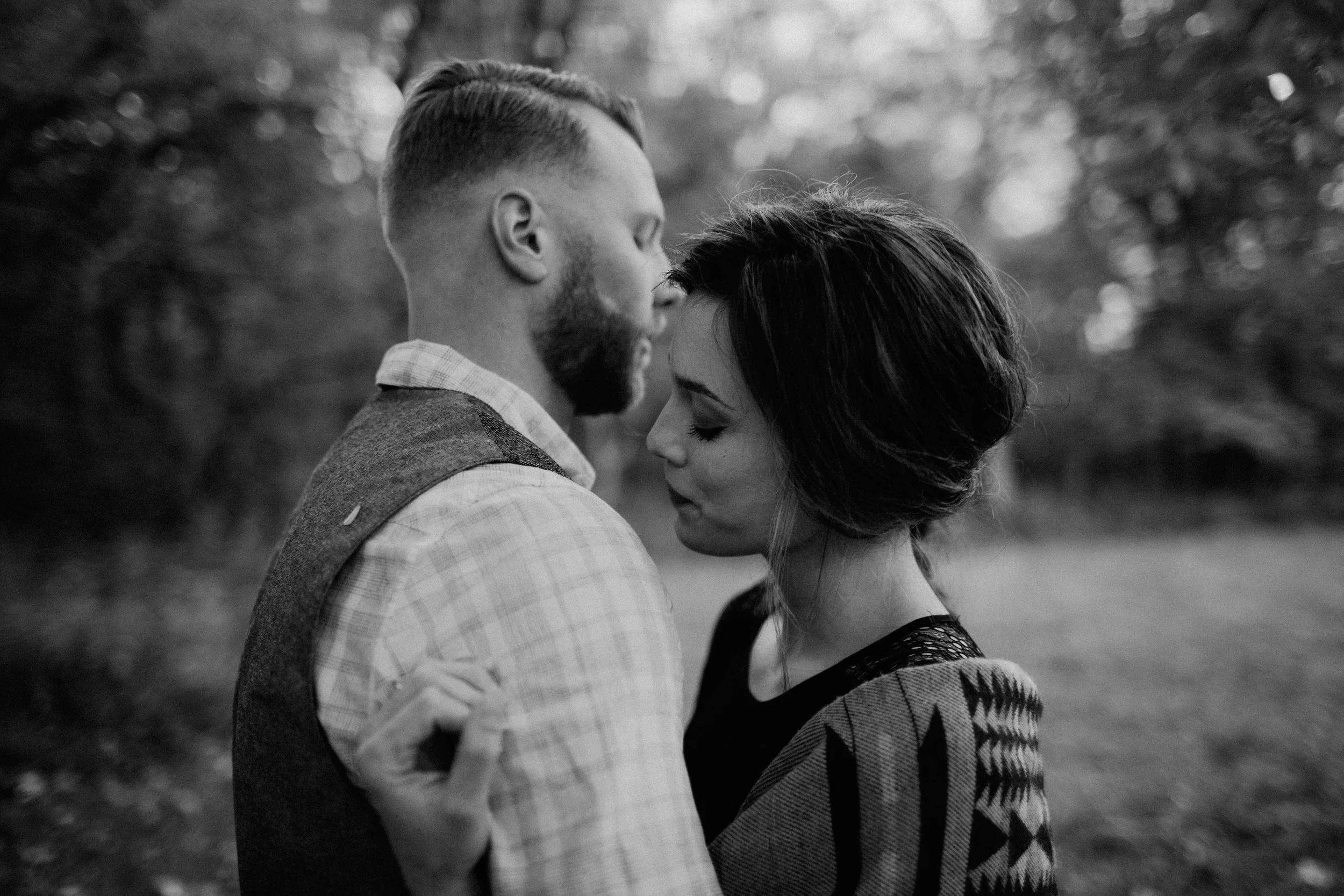 jeff and bryn at sugarcreek metropark ohio-13.jpg