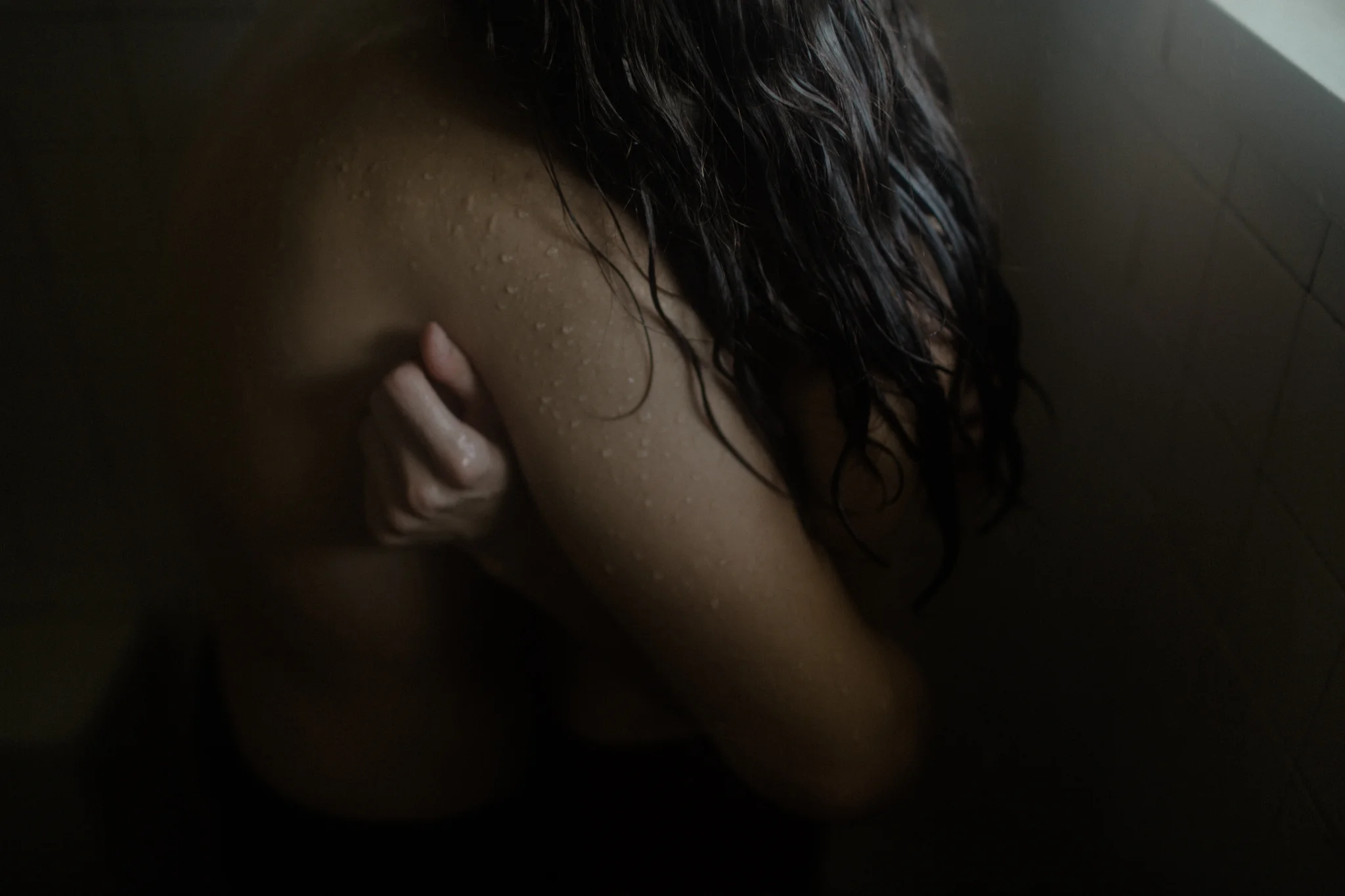dark moody sensual boudoir photography intimate portraiture dayton columbus cincinnati cleveland ohio