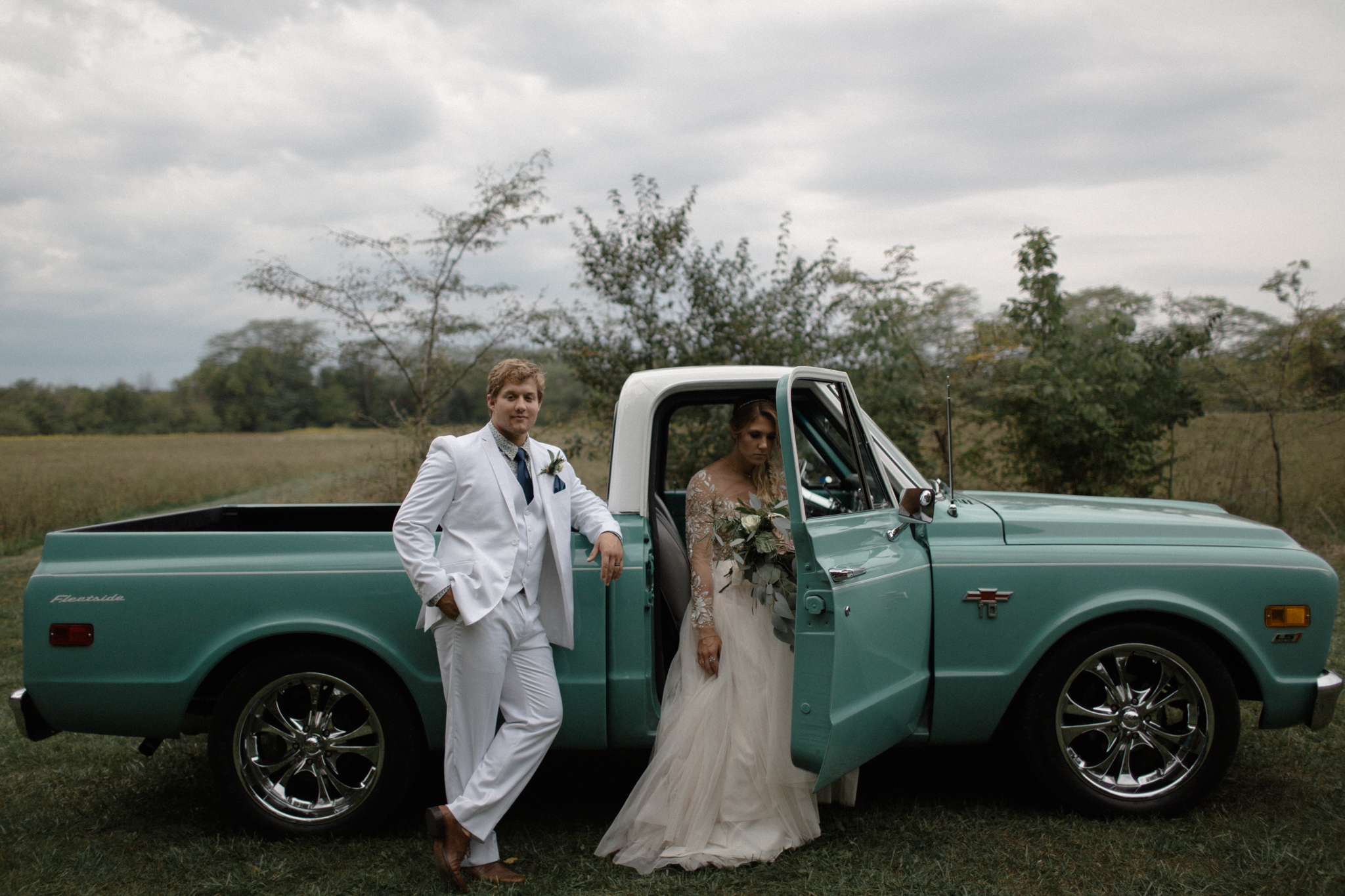 canyon run ranch wedding bohemian wedding photographer ohio bohemian wedding dayton ohio wedding photographer columbus ohio wedding photographer sarah rose hayley paige wedding gown