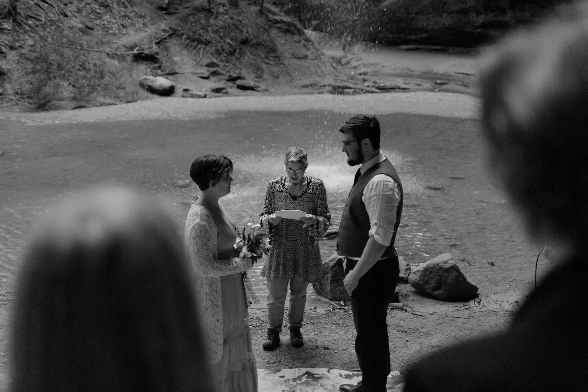 ohio destination wedding photographer sarah rose hocking hills intimate wedding