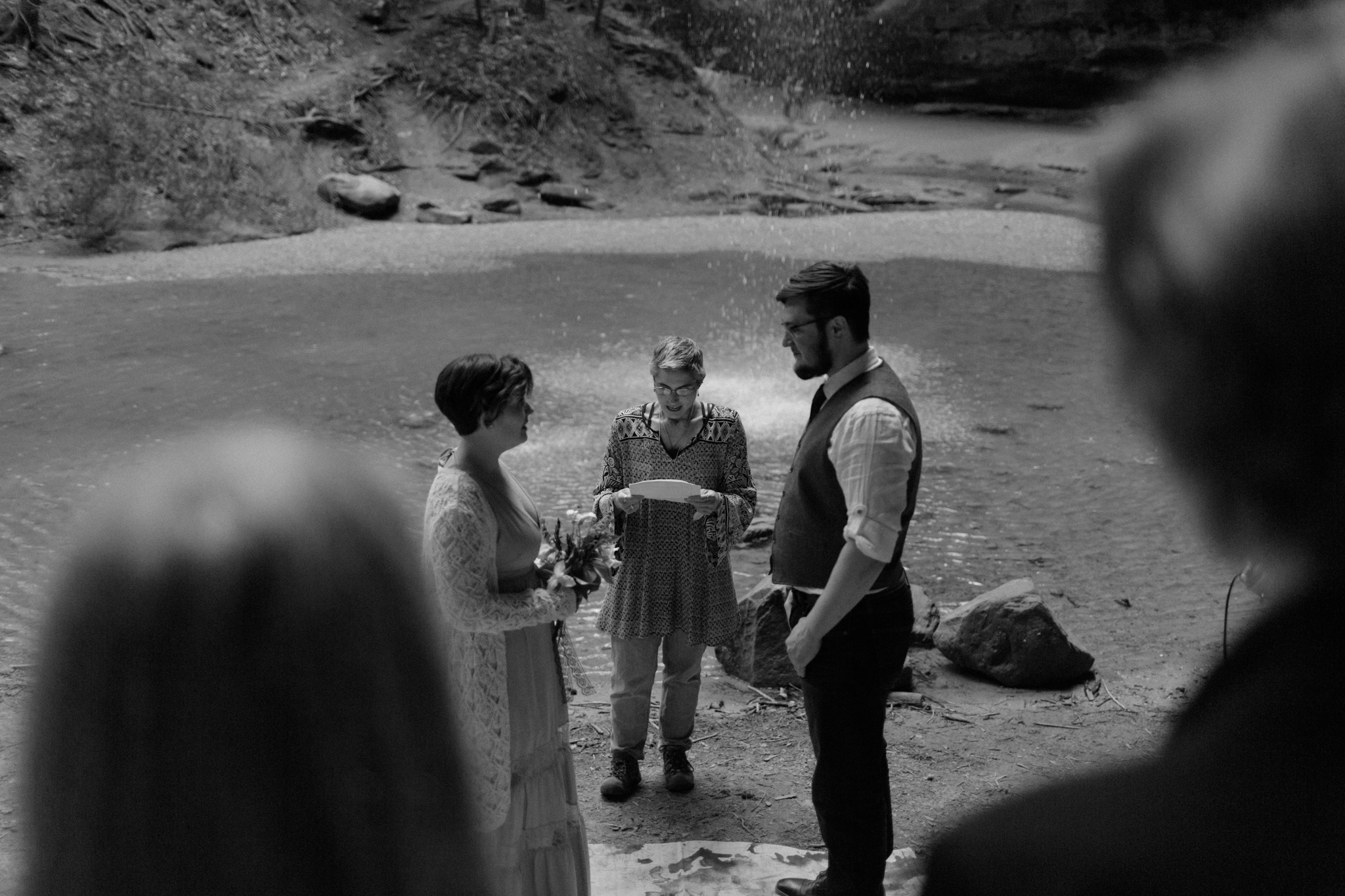 ohio destination wedding photographer sarah rose hocking hills intimate wedding