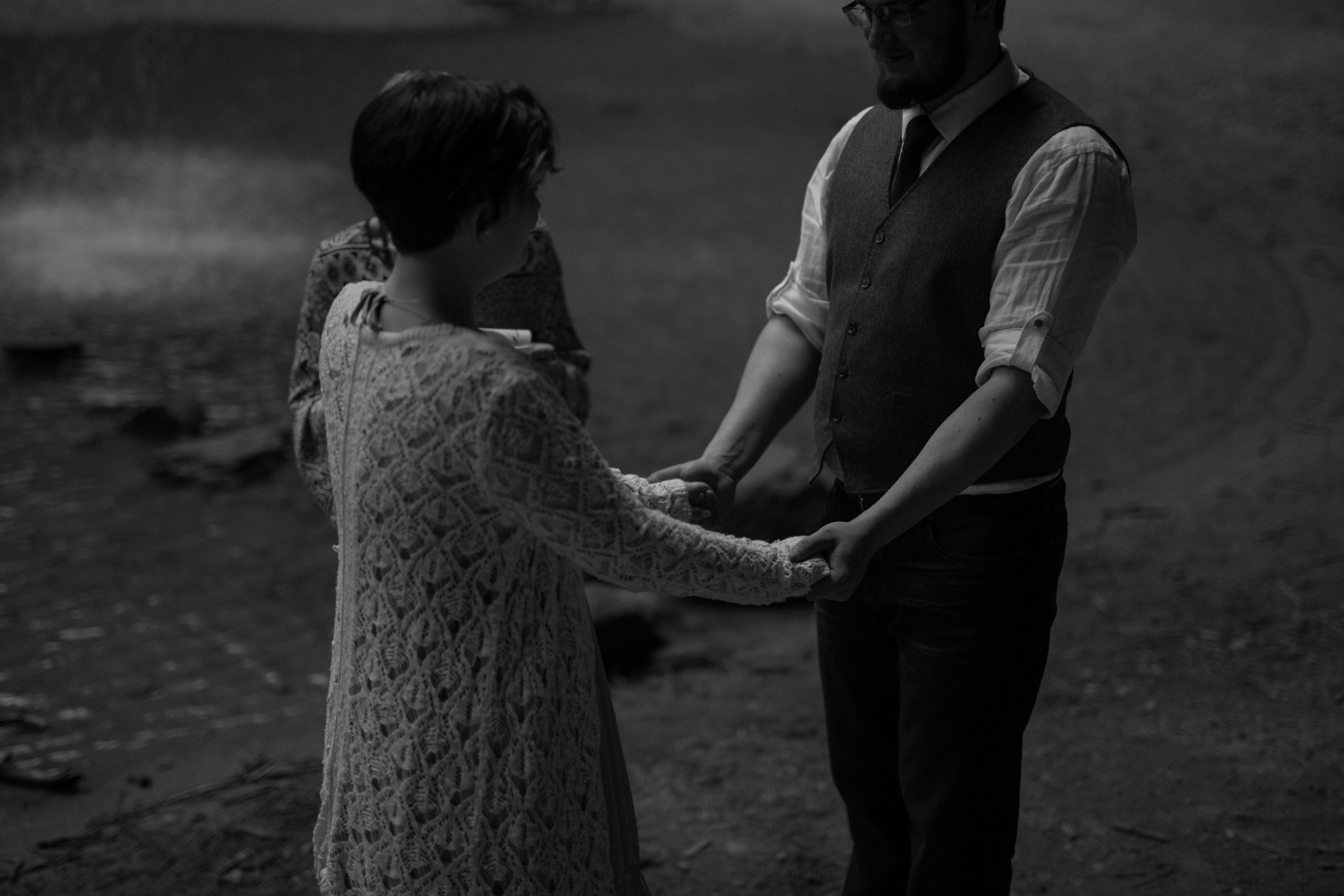 ohio destination wedding photographer sarah rose hocking hills intimate wedding
