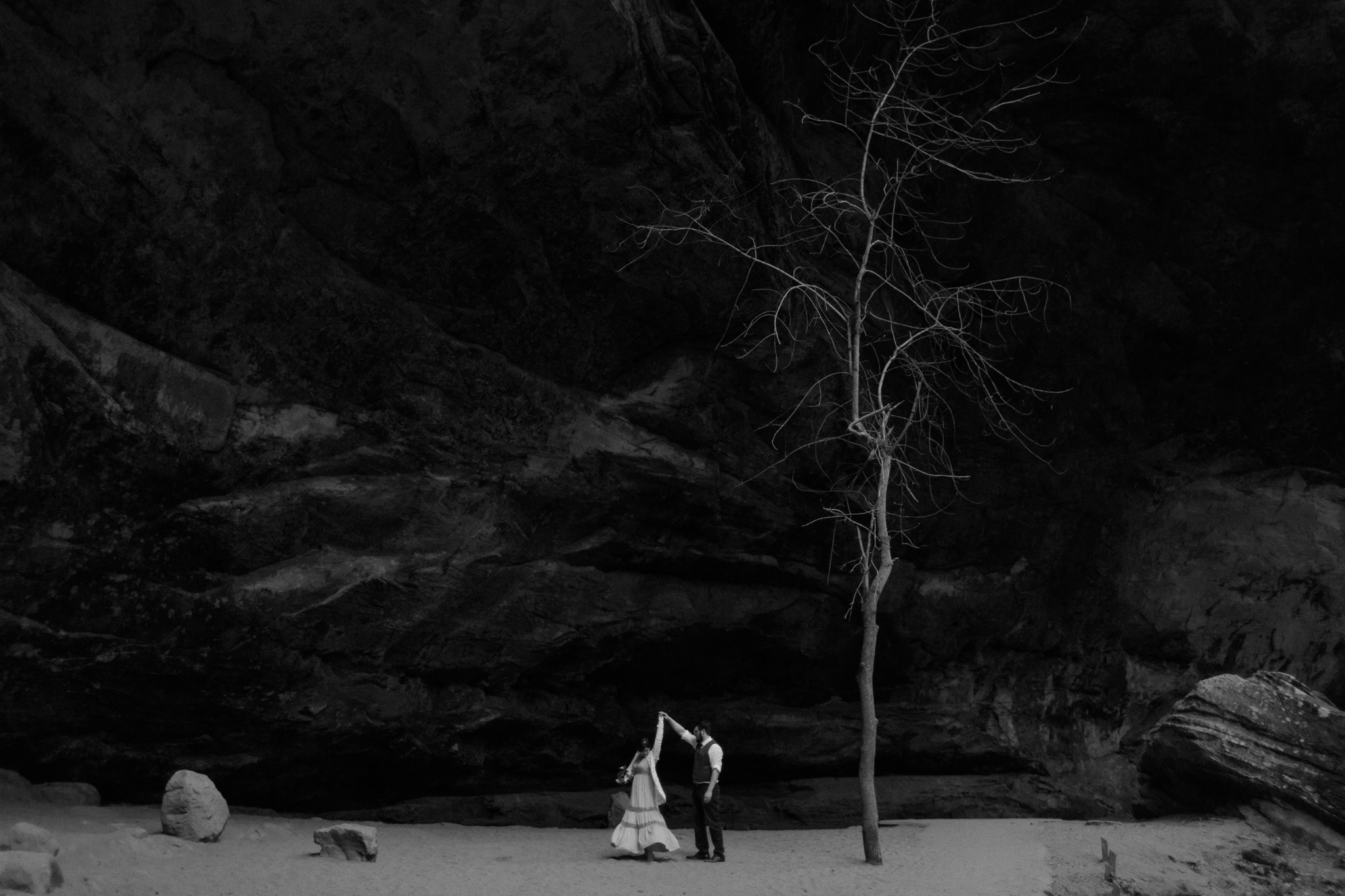 intimate ohio wedding photography justin and brie in hocking hills by sarah rose