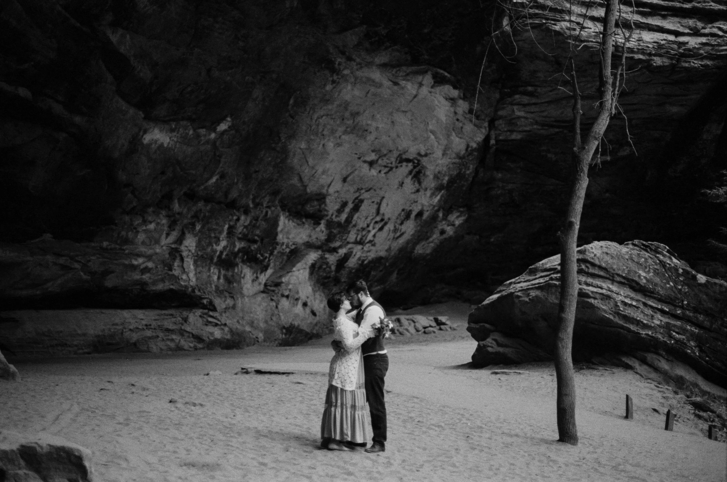 justin brie film wedding photographer in columbus ohio hocking hills sarah rose