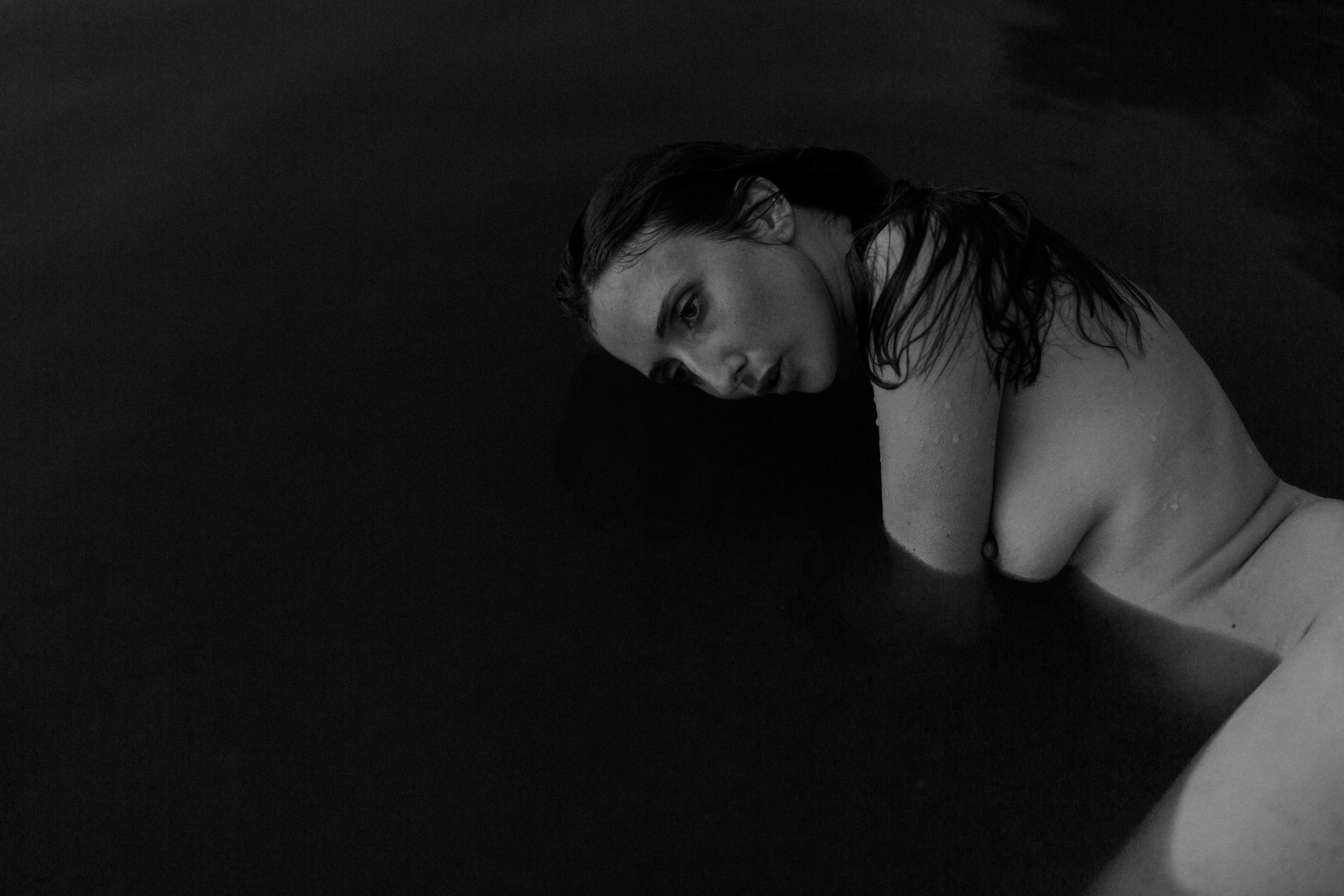 outdoor intimate portrait. black and white. boudoir inspiration. underwater nude. underwater boudoir. art model. anoushanou. ohio boudoir photographer. sarah rose photography. i am sarah rose.