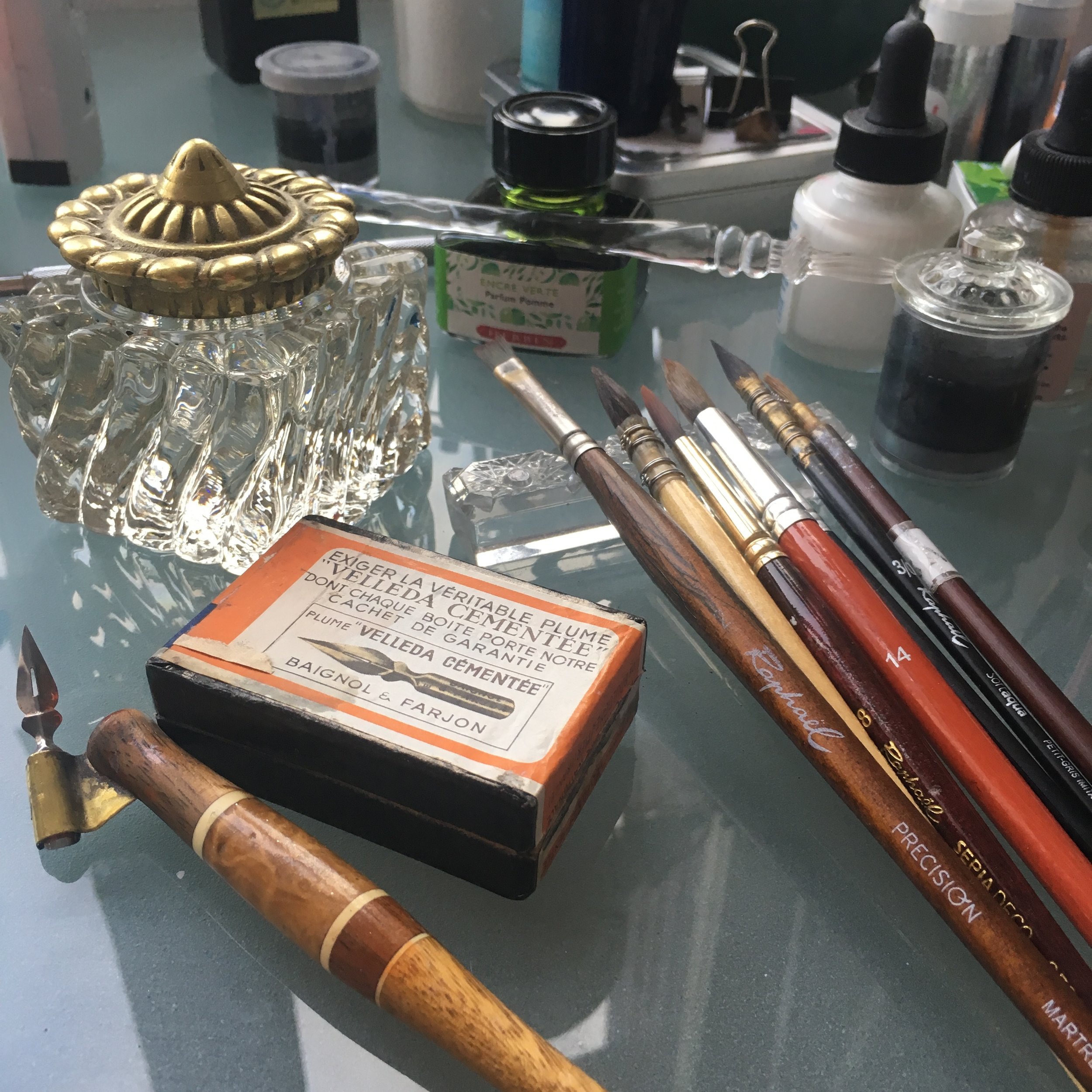 desk mess. Go time. 