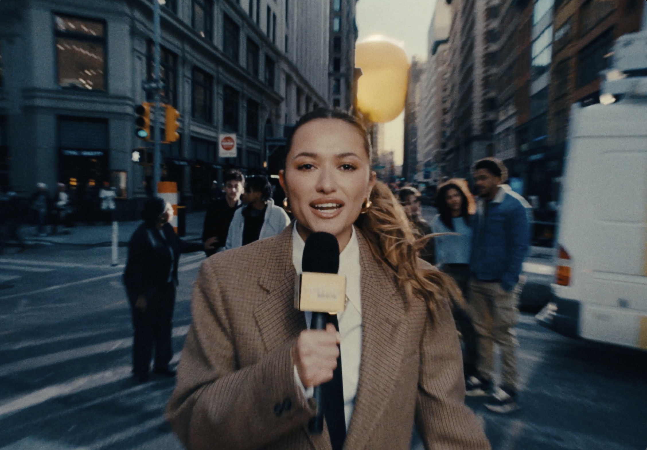 NEWS BROADCASTER, NEW YORK, MAYBELLINE, BEAUTY, CAFE, COMMERCIAL, PRODUCTION DESIGN, HOPELITTLE, HOPE LITTLE, TORONTO