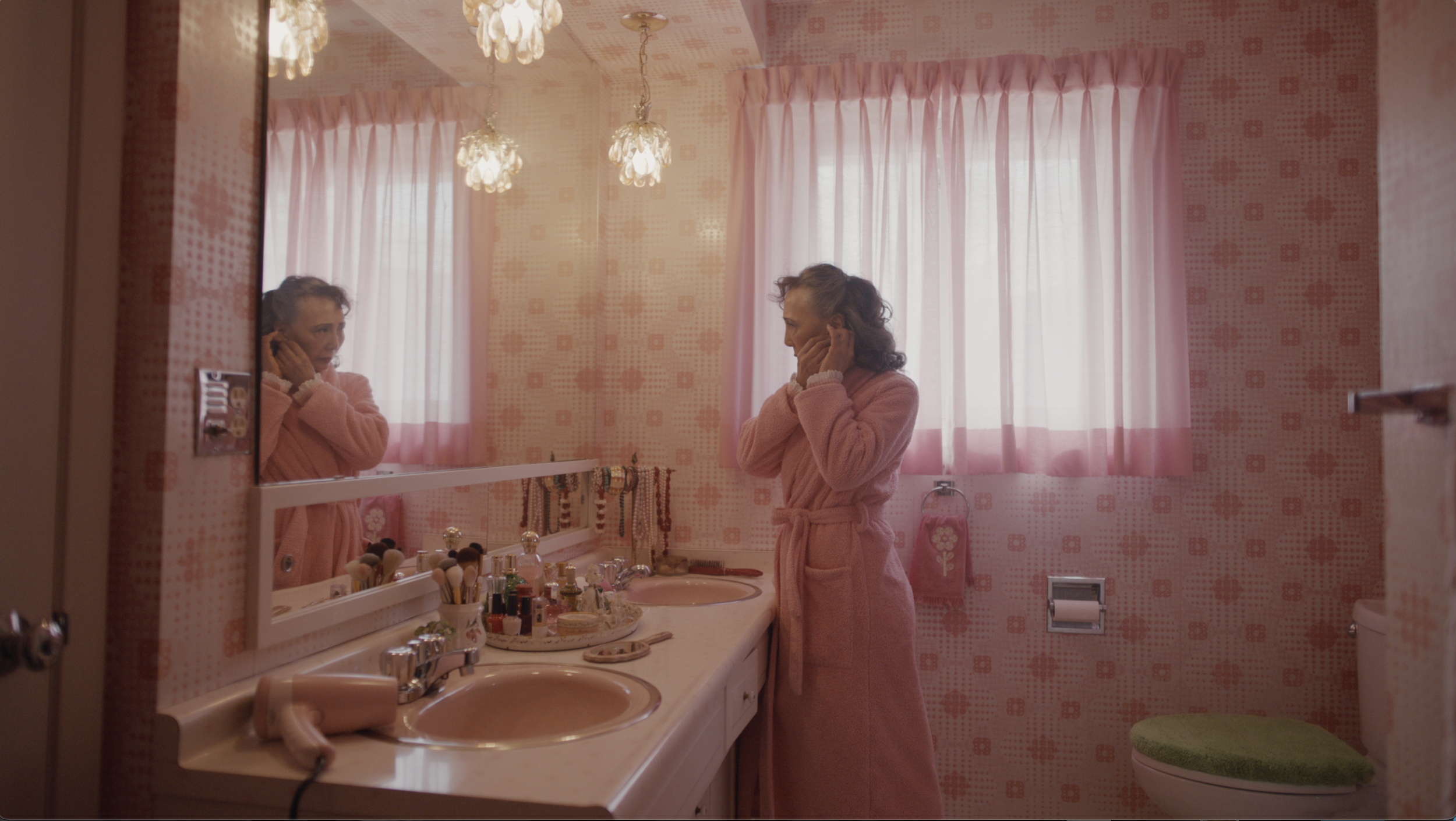 BATHROOM, WOMAN, VINTAGE, COMMERCIAL, PRODUCTION DESIGN, HOPELITTLE, HOPE LITTLE, TORONTO