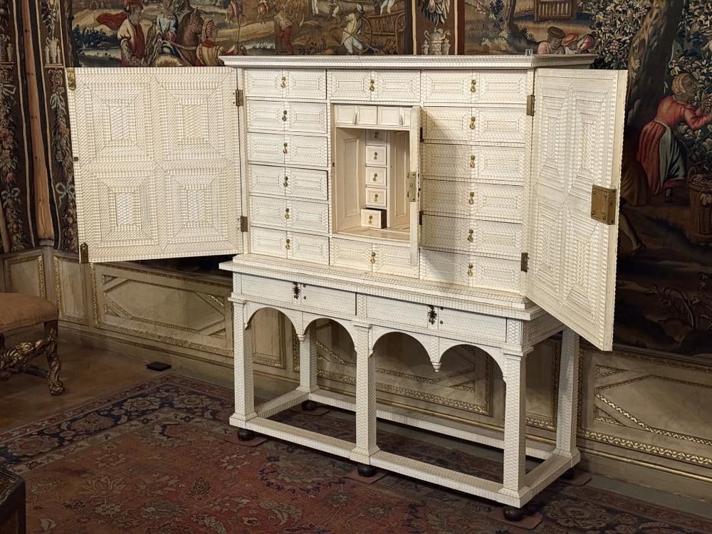 Ivory Cabinet ISWX5211.jpg