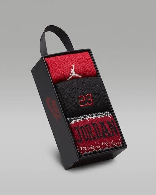 jordan-mj-holiday-crew-socks-3-pairs-big-kids-socks-pVFnbG-1.jpg