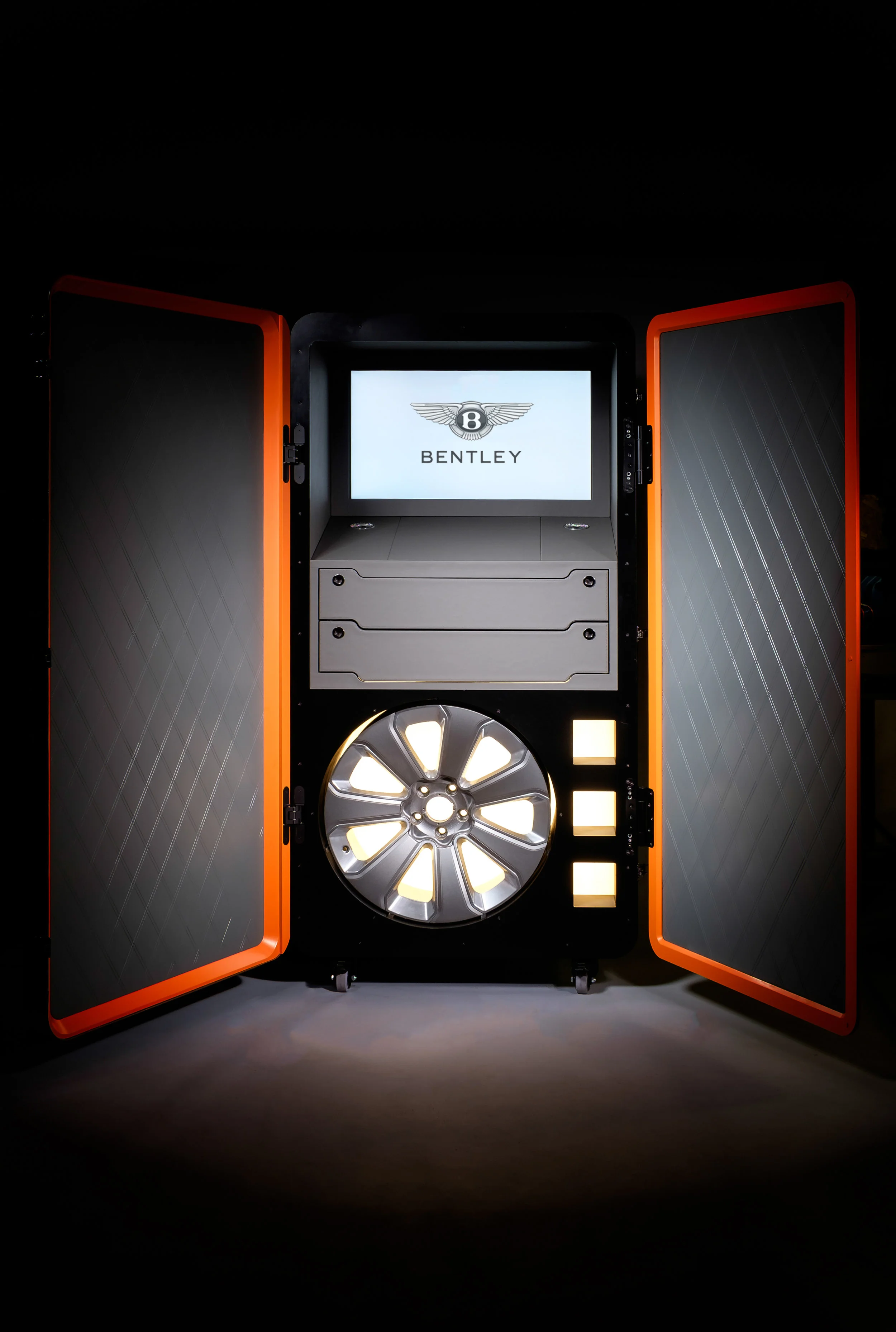 Mulliner Trunk 3 (Paul T Cowan).jpg