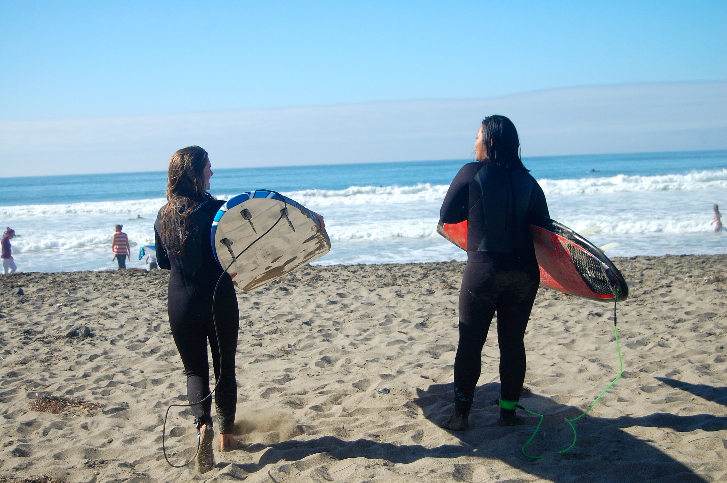 Brie & Ahline become surf buddies!