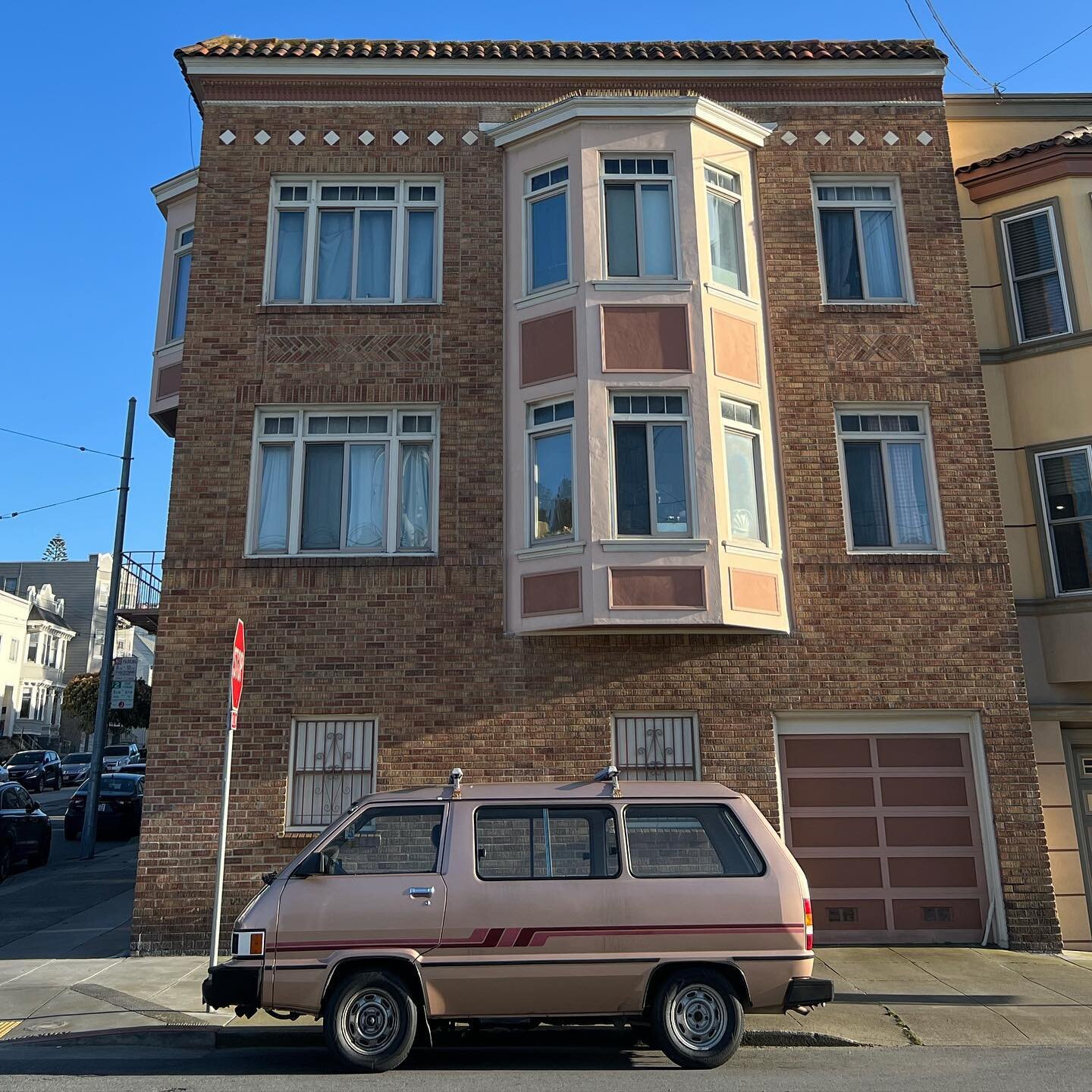 When your van matches your apartment. On Lawton Street, Inner Sunset, San Francisco, California, USA.
.
.
#van #auto #vansofinstagram #instavan #classiccars