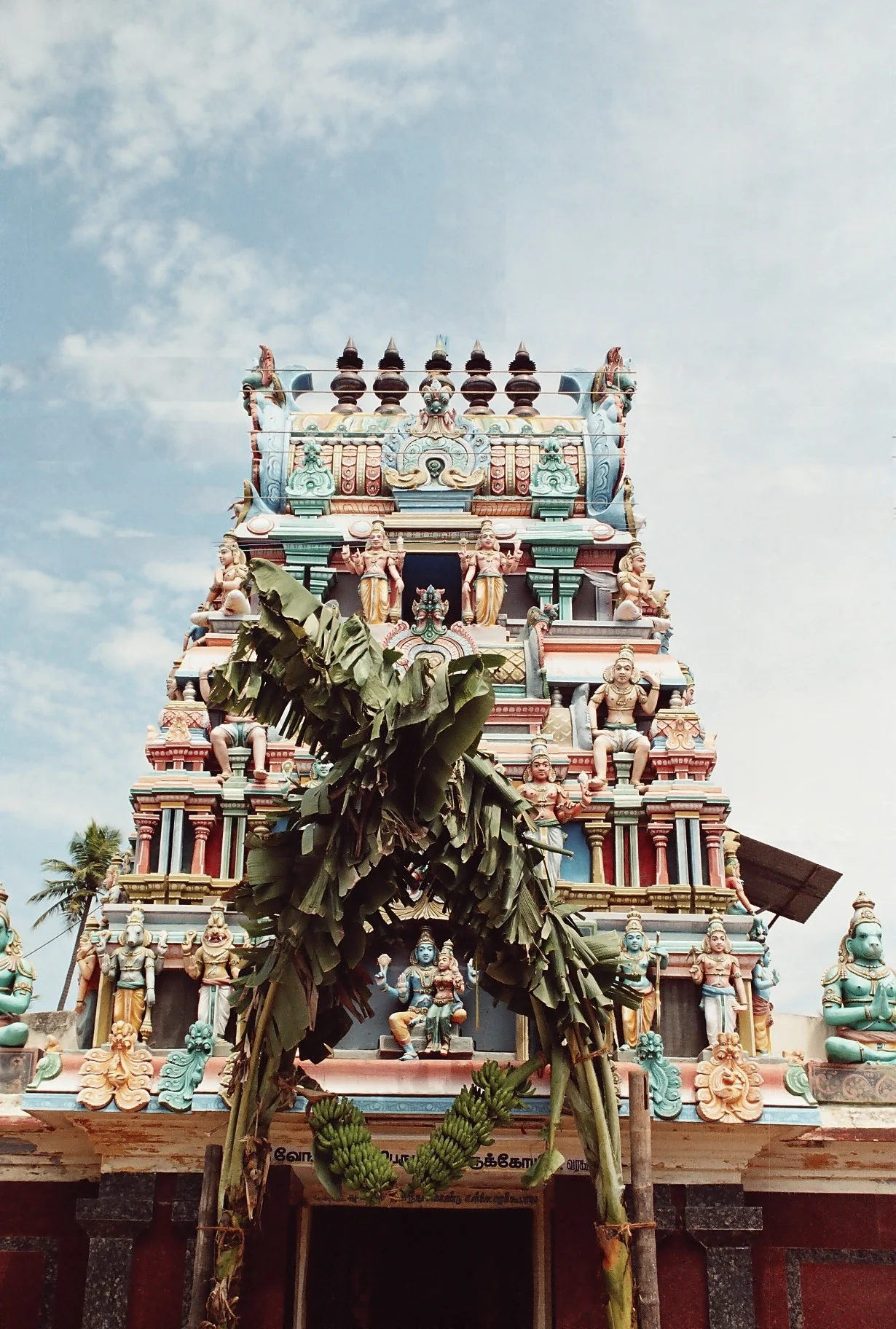 gopuram-2004-closeup-80.jpg