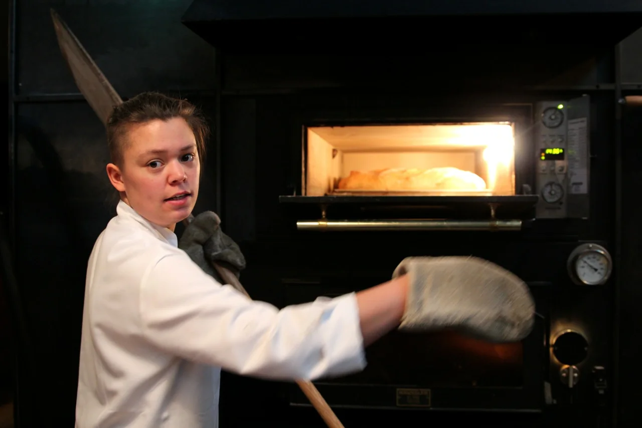 Altes_Mädchen_Brot_susies-local-food.jpg