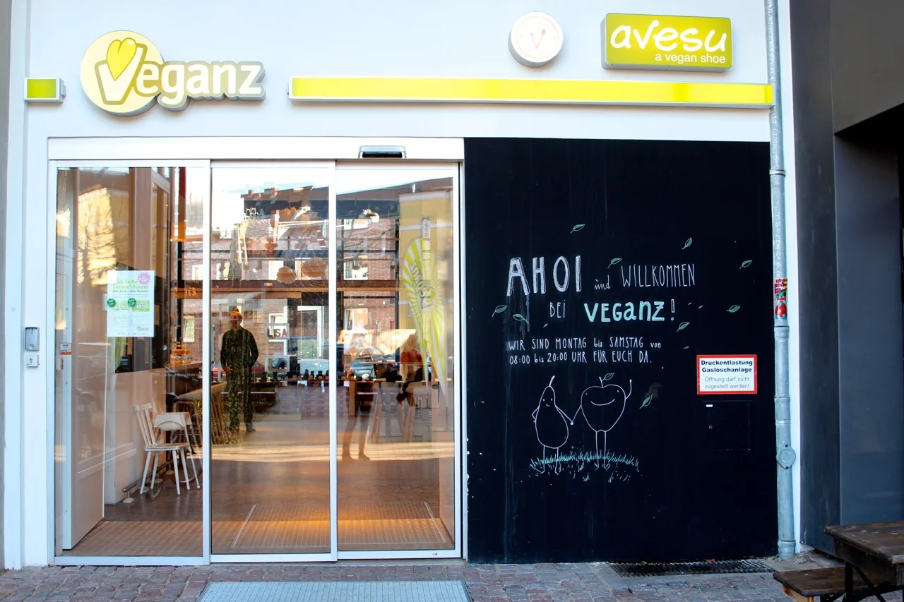 Veganz_Eingang_susies-local-food.jpg