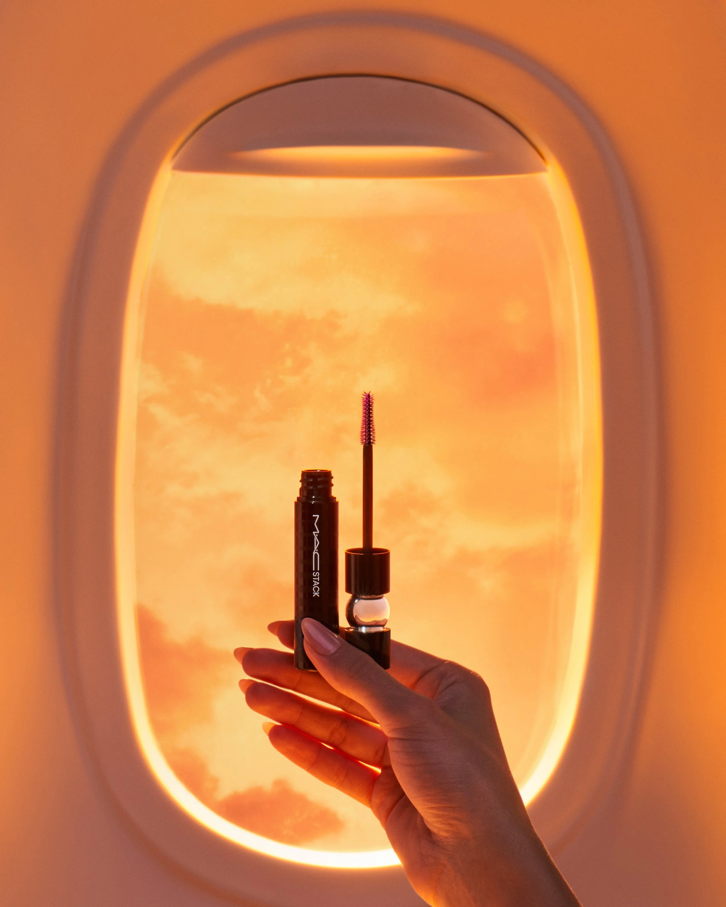 ELCS_1071651390_FSP_TR_ALWAYS_ON_HEROES _STILLS_ASSET_015_HAND MODEL_SINGLE_OFFER_4_326_4x5.jpeg