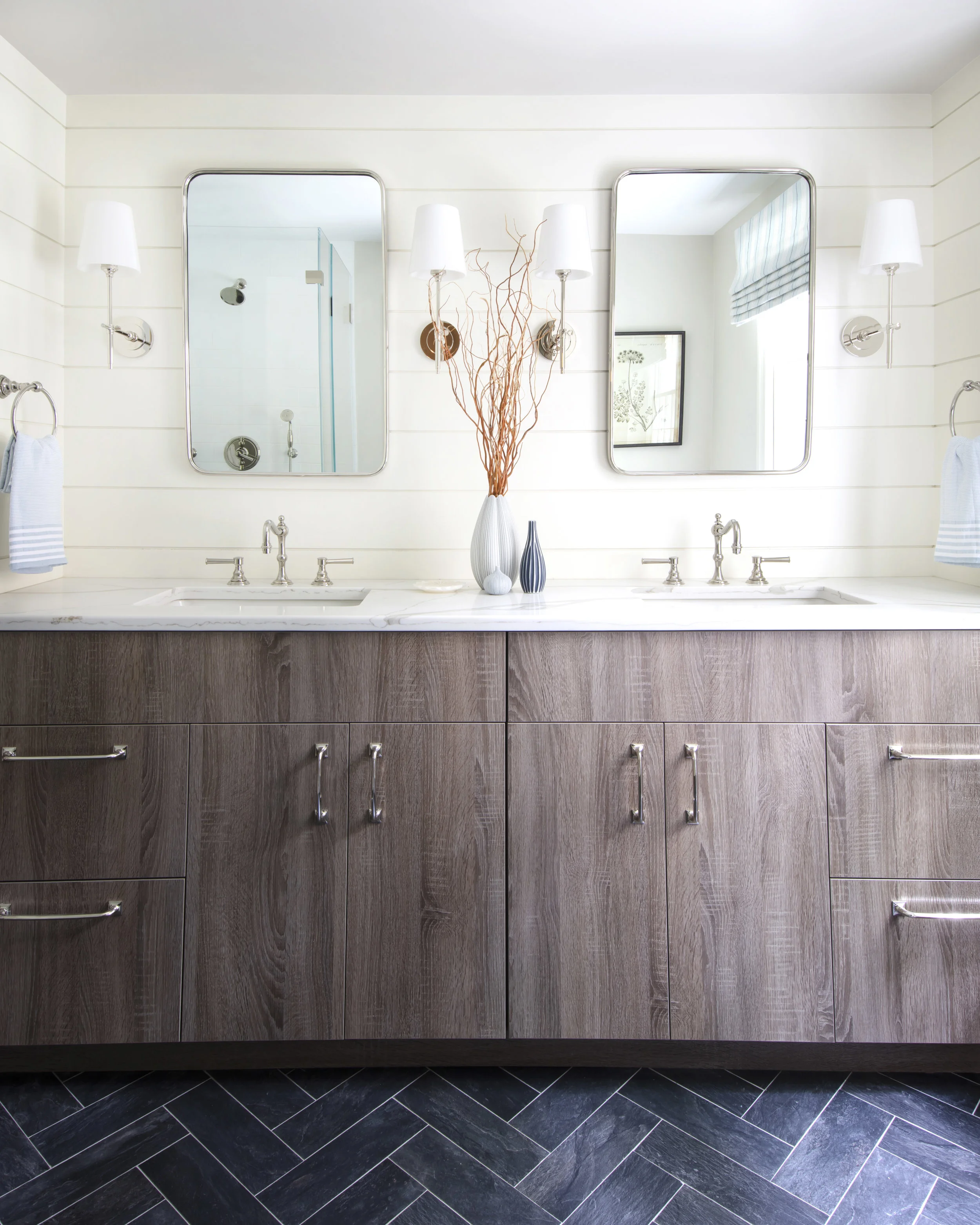 Design by Bee’s Knees Interior Design . Photo by Sarah Winchester Studios .