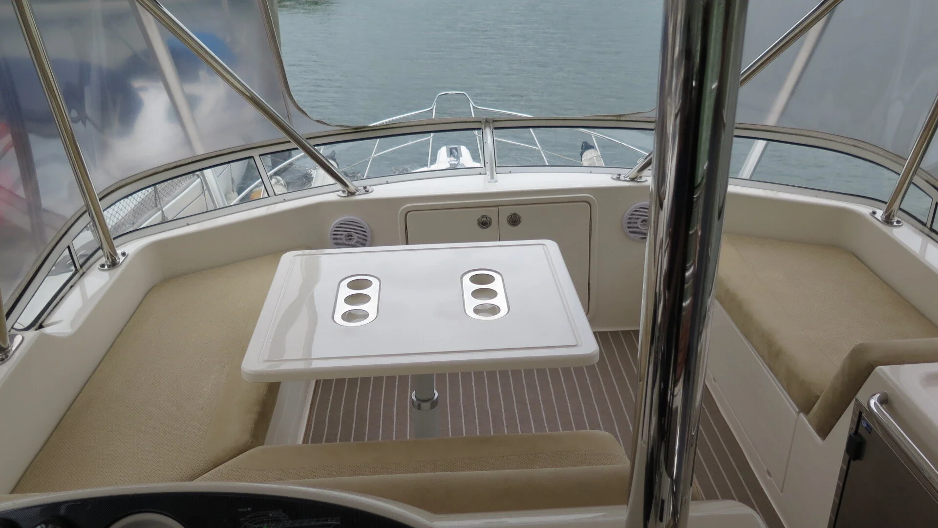 Flybridge - 1.JPG
