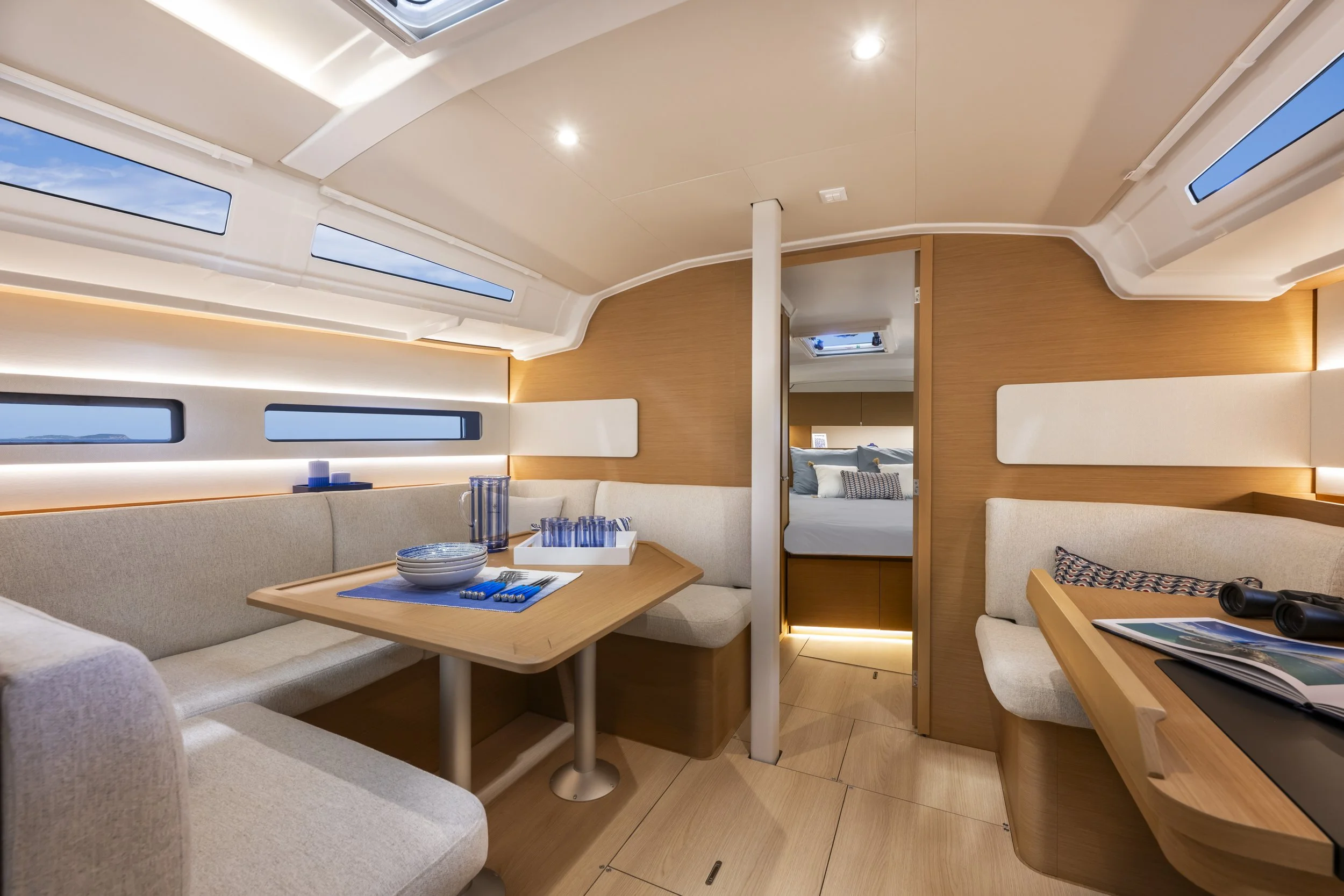4 SUN_ODYSSEY_415_INTERIOR.jpg