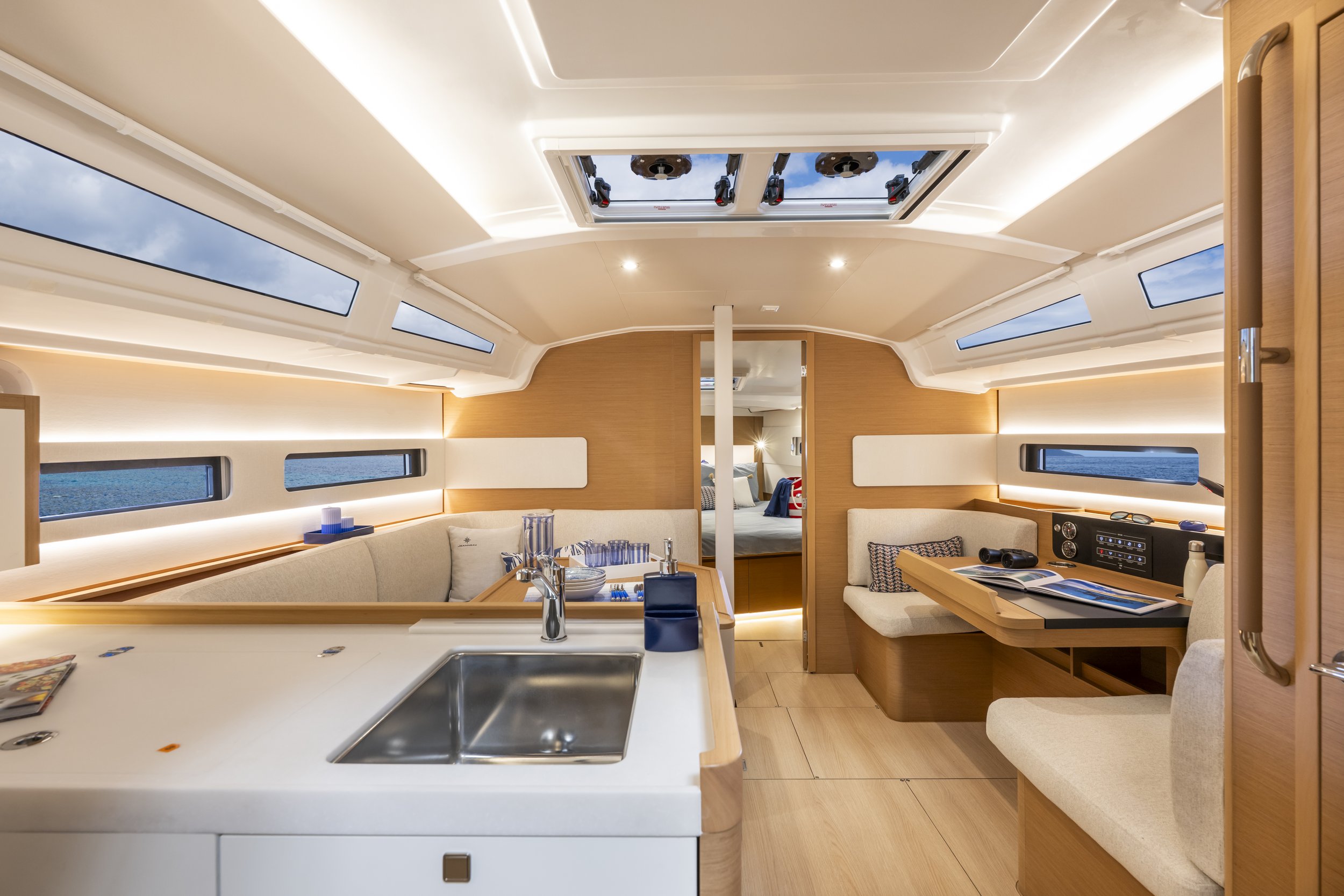 6 SUN_ODYSSEY_415_INTERIOR2.jpg