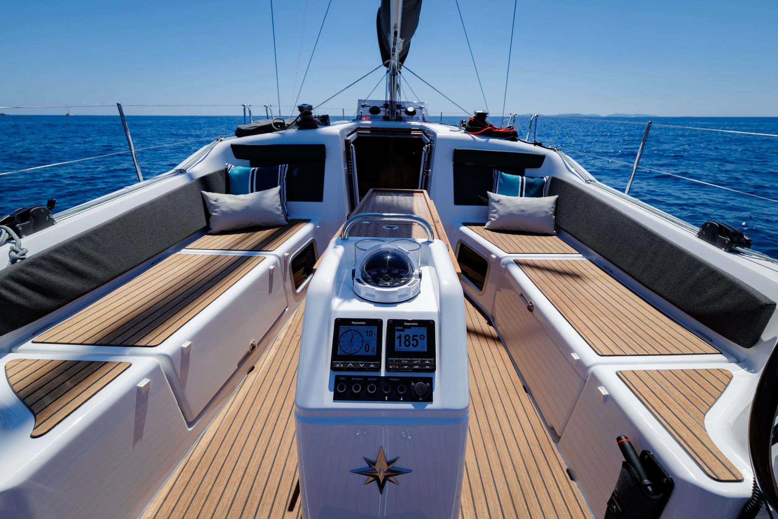 16 JEANNEAU_SUN_ODYSSEY_4153_ (2).jpg