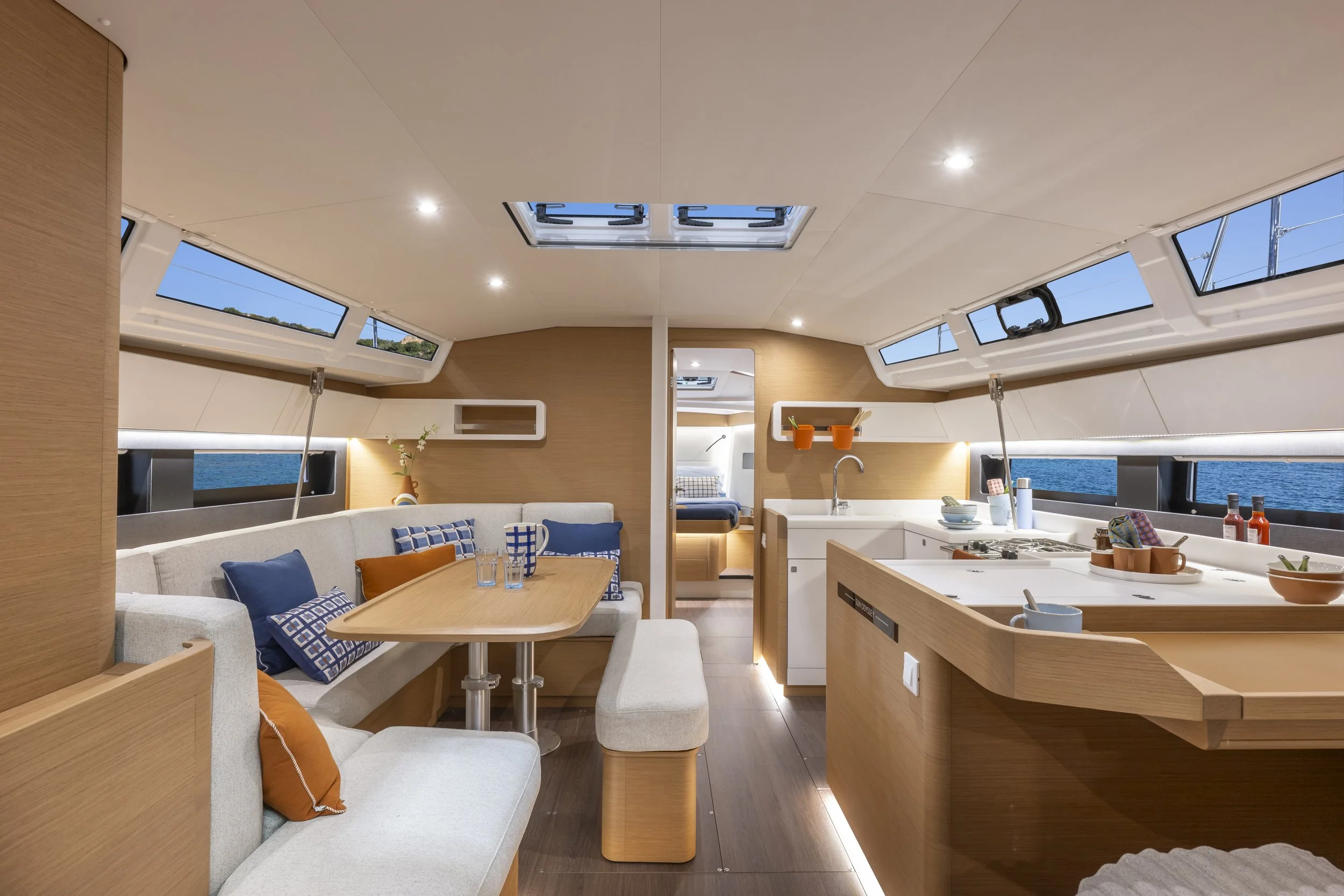 4 SUN_ODYSSEY_455_INTERIOR 2..jpg