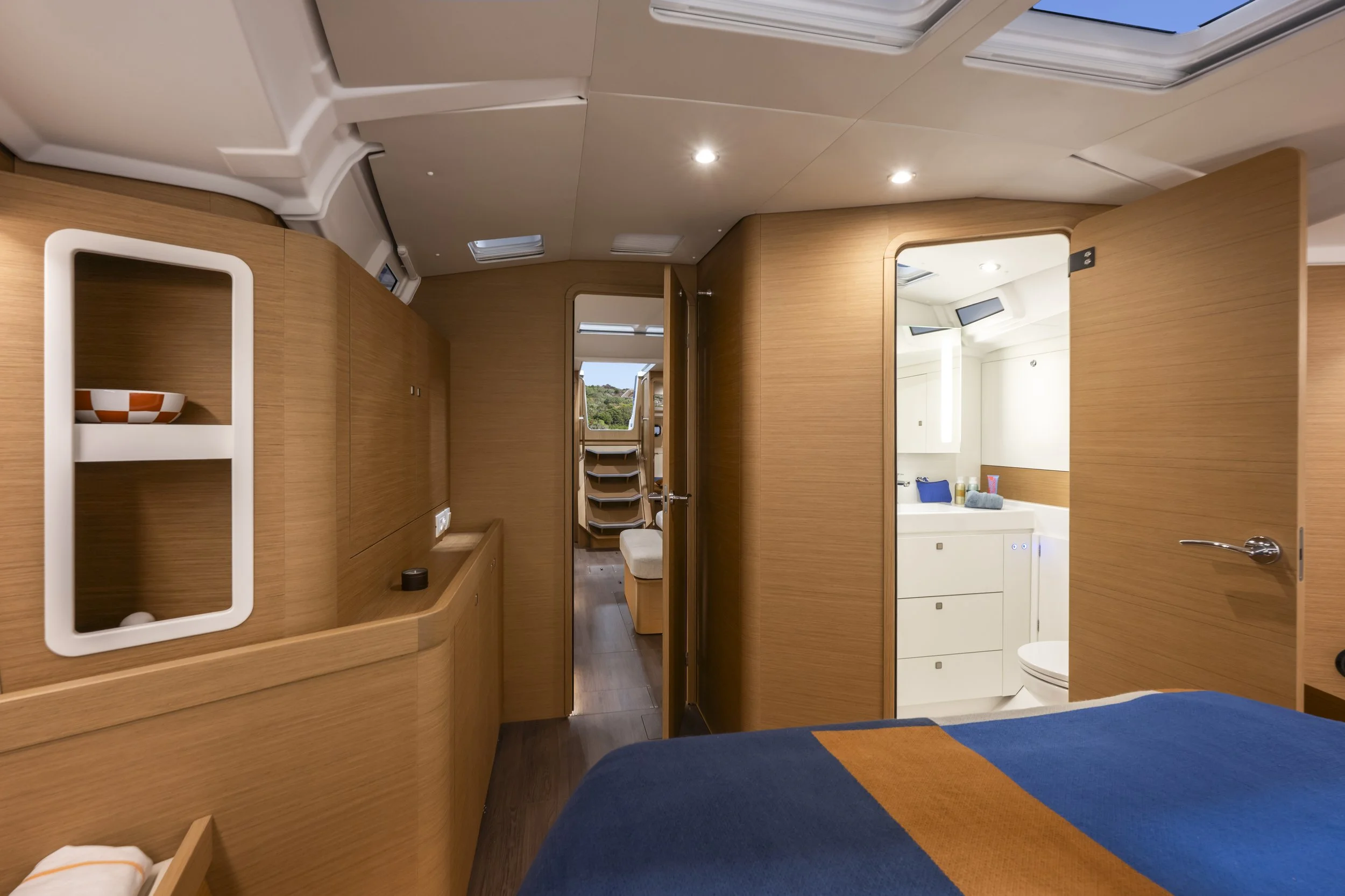 8 SUN_ODYSSEY_455_INTERIOR 2.(2).jpg