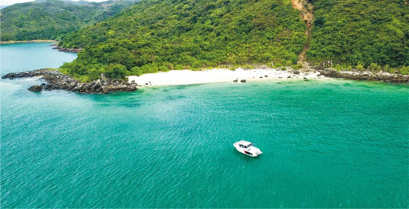 Ming Pao Feature: Discover Sai Kung’s Hidden Gems by Boat!