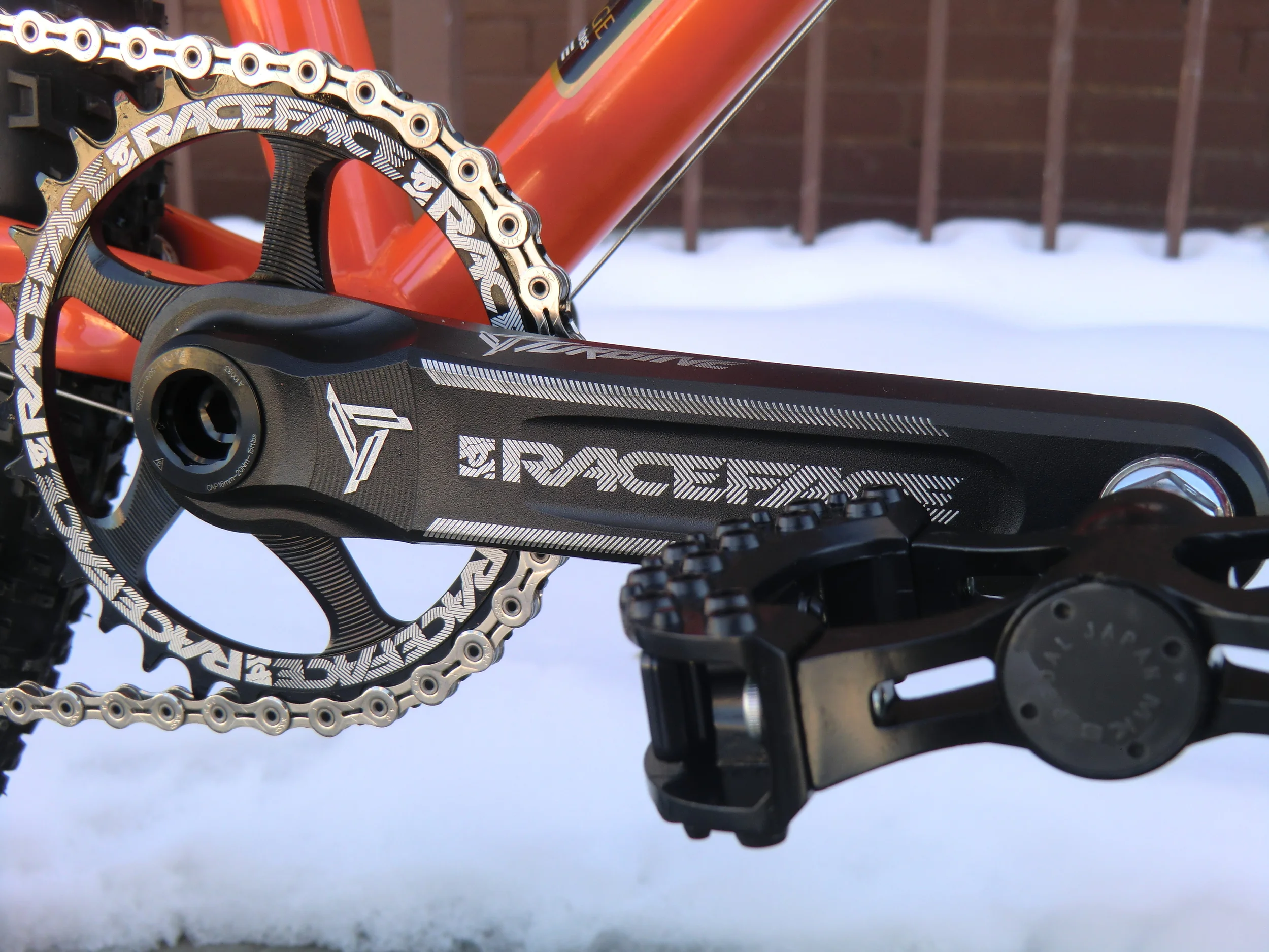MKS Lambda pedals, the RaceFace crank set is stiff and features a replaceable center mount chain ring.